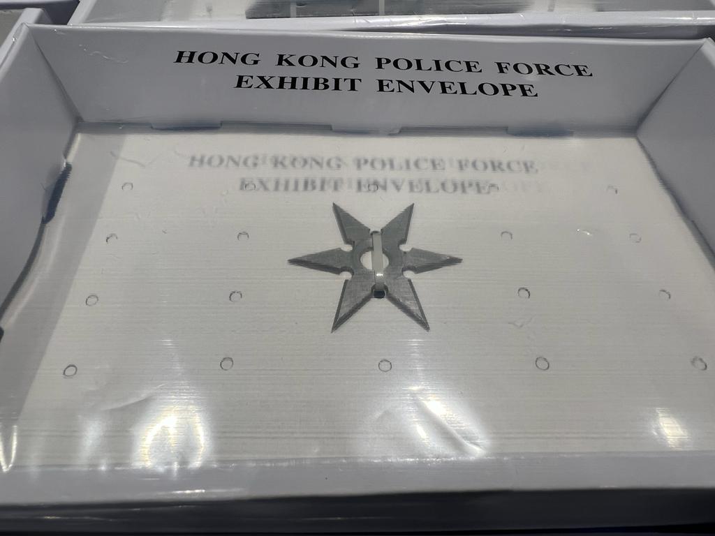 檢獲的武器,包括飛鏢。