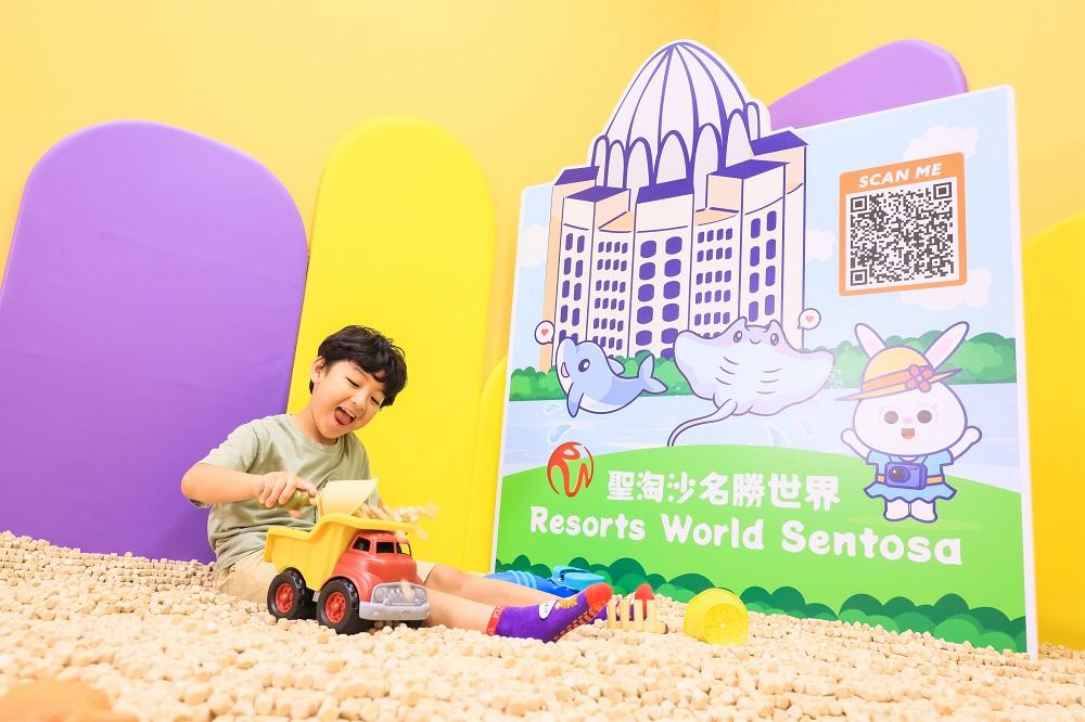 Merli &Kiztopia Friends 9大新加坡景點打卡位,包括美食街「牛車水」、豪華酒店及時尚匯聚地「濱海灣金沙」、濱海灣中央的公園「濱海灣花園」、綜合度假勝地「聖淘沙名勝世界」、平民美食集中地「新加坡小販中心」等。