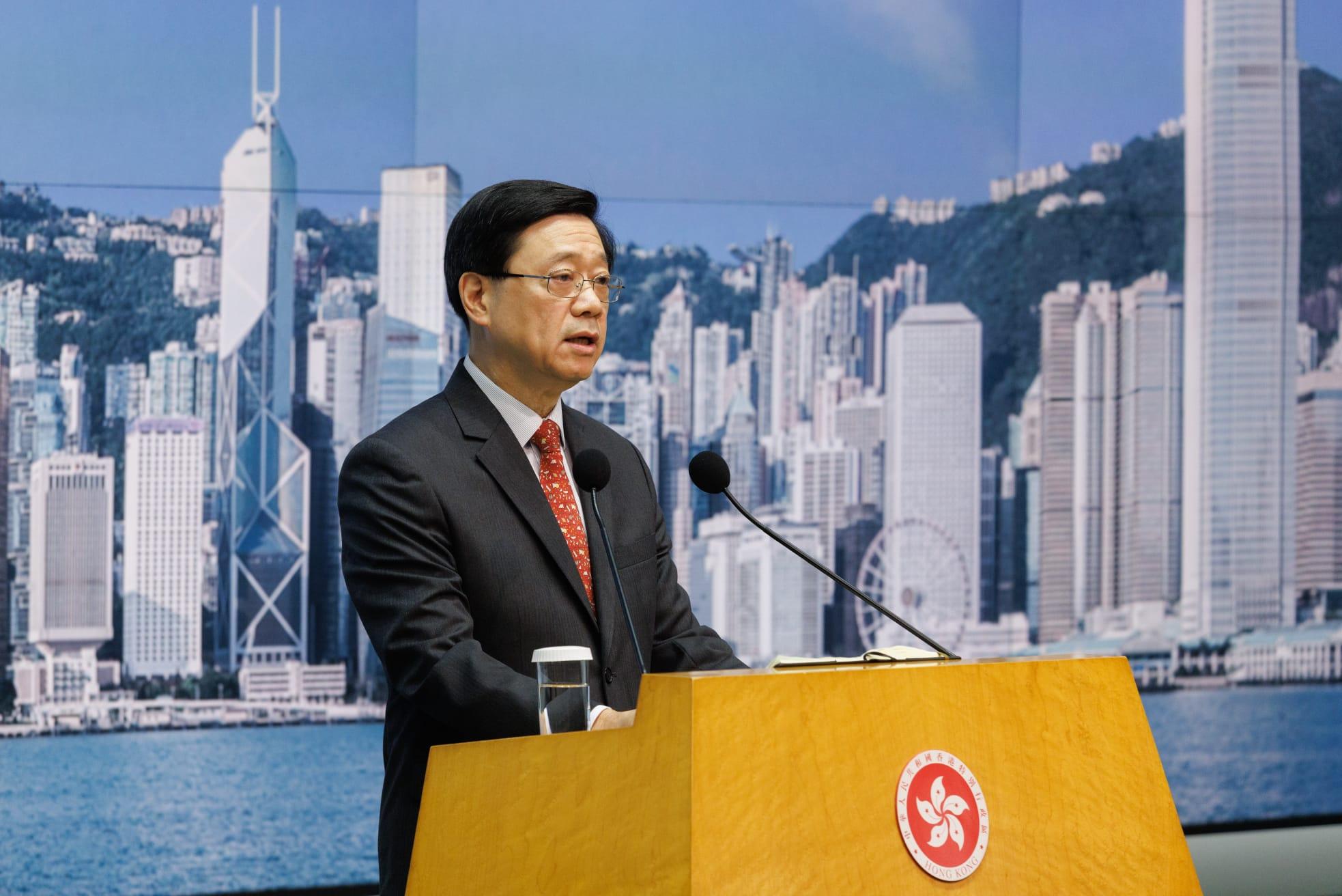 李家超宣布7.1當日將推出多項優惠及活動。(蘇文傑攝)