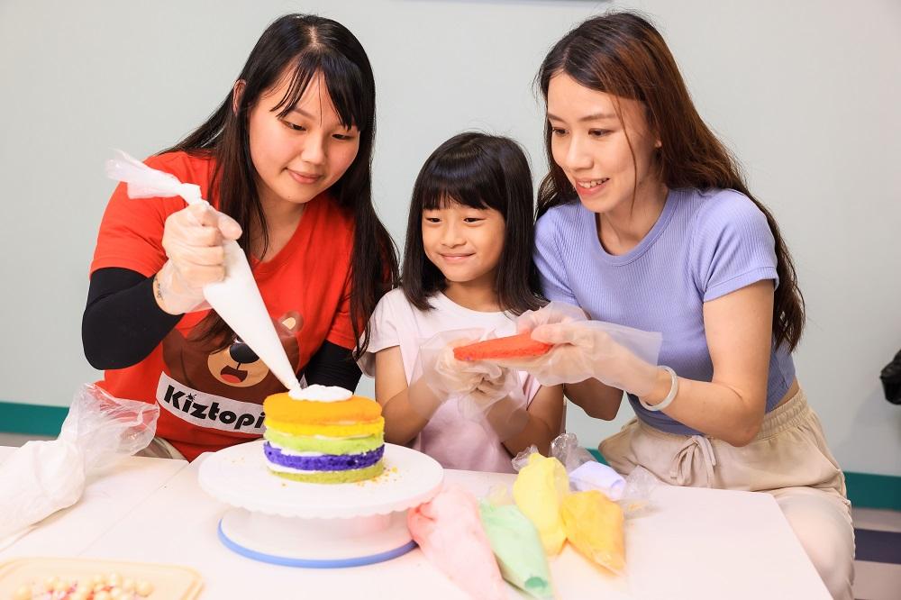 由6月16日起,一連四個週五、六、日,Kiztopia都會舉辦新加坡特色工作坊,讓家長與小朋友從多角度認識新加坡的美食與文化。