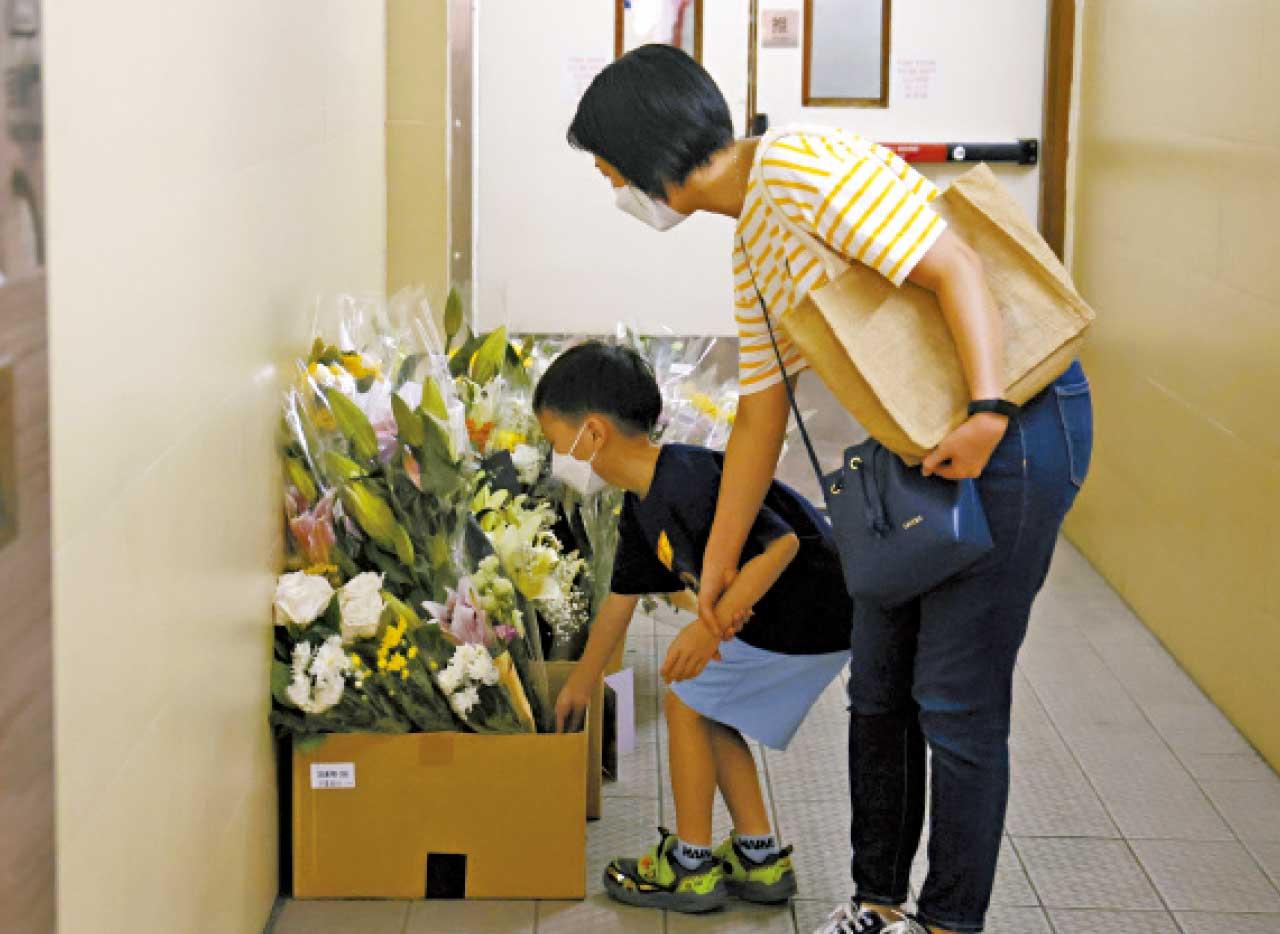 鑽石山荷里活廣場 獻花