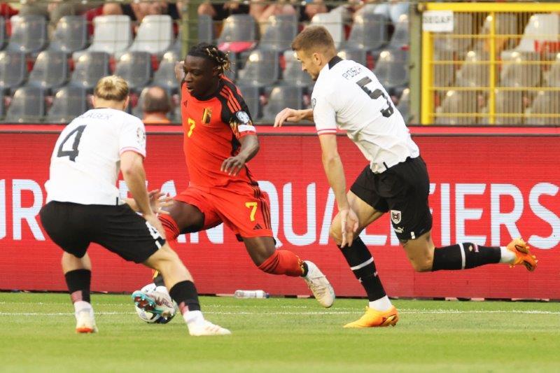 比利時翼鋒度古(Doku)表現活躍