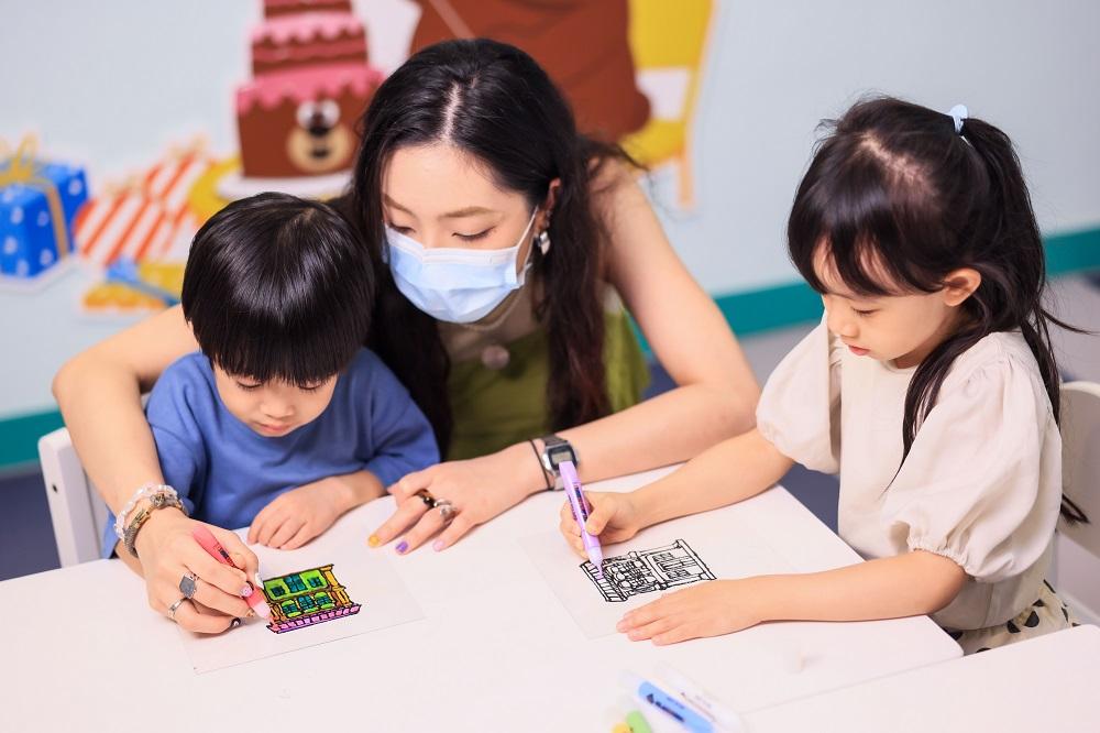 由6月16日起,一連四個週五、六、日,Kiztopia都會舉辦新加坡特色工作坊,讓家長與小朋友從多角度認識新加坡的美食與文化。