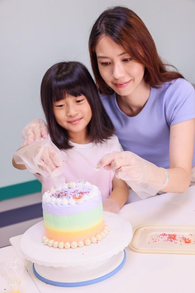 由6月16日起,一連四個週五、六、日,Kiztopia都會舉辦新加坡特色工作坊,讓家長與小朋友從多角度認識新加坡的美食與文化。