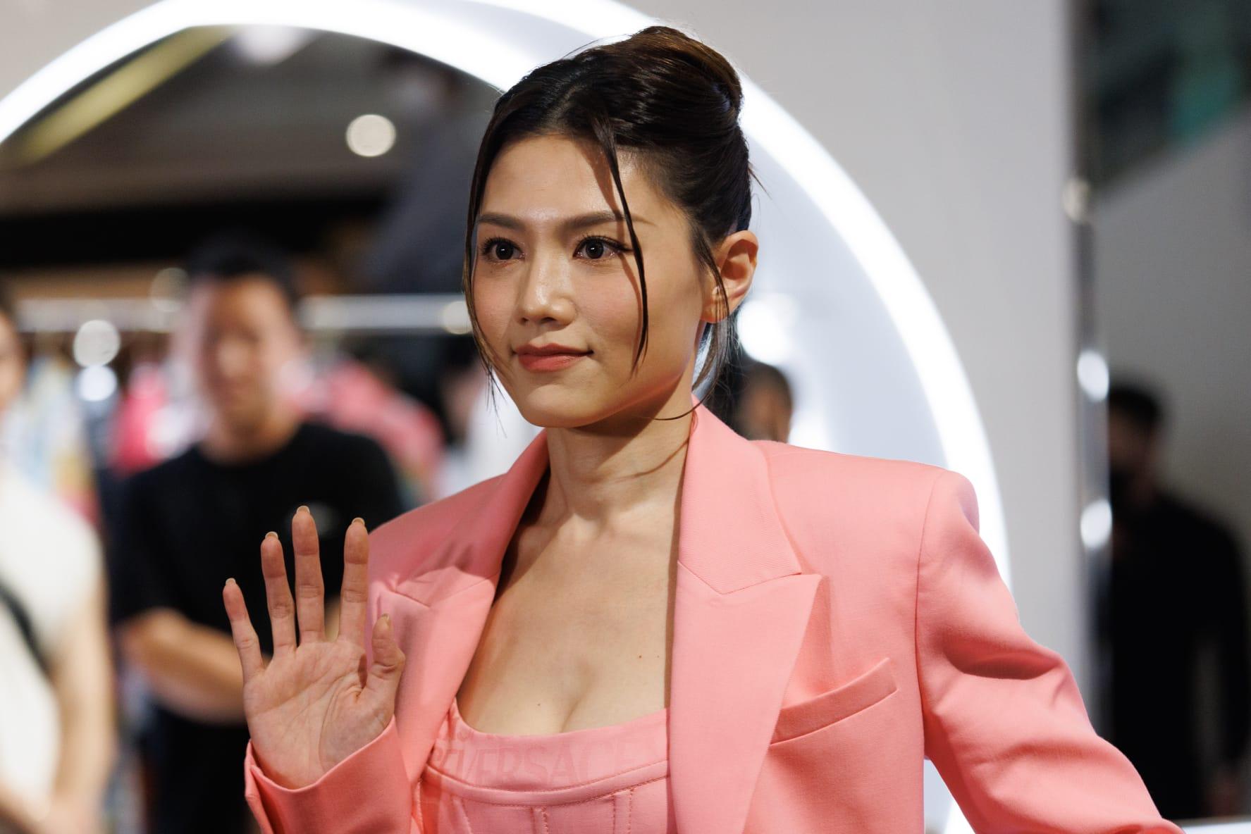 周秀娜以一身粉紅的型格打扮,出席時裝品牌活動,(蘇文傑攝)