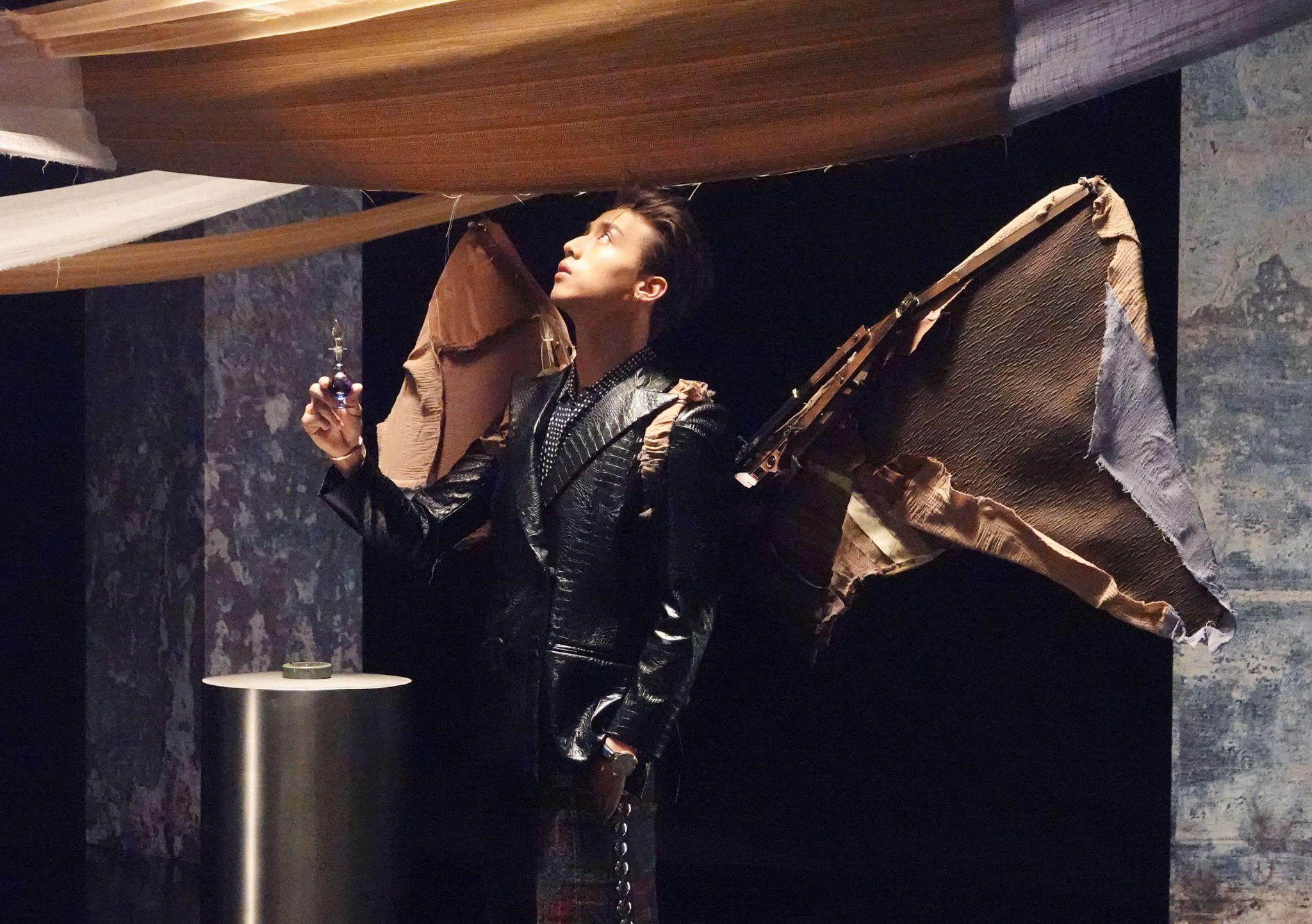 MIRROR今日推出跳唱團歌《SHEESH》。