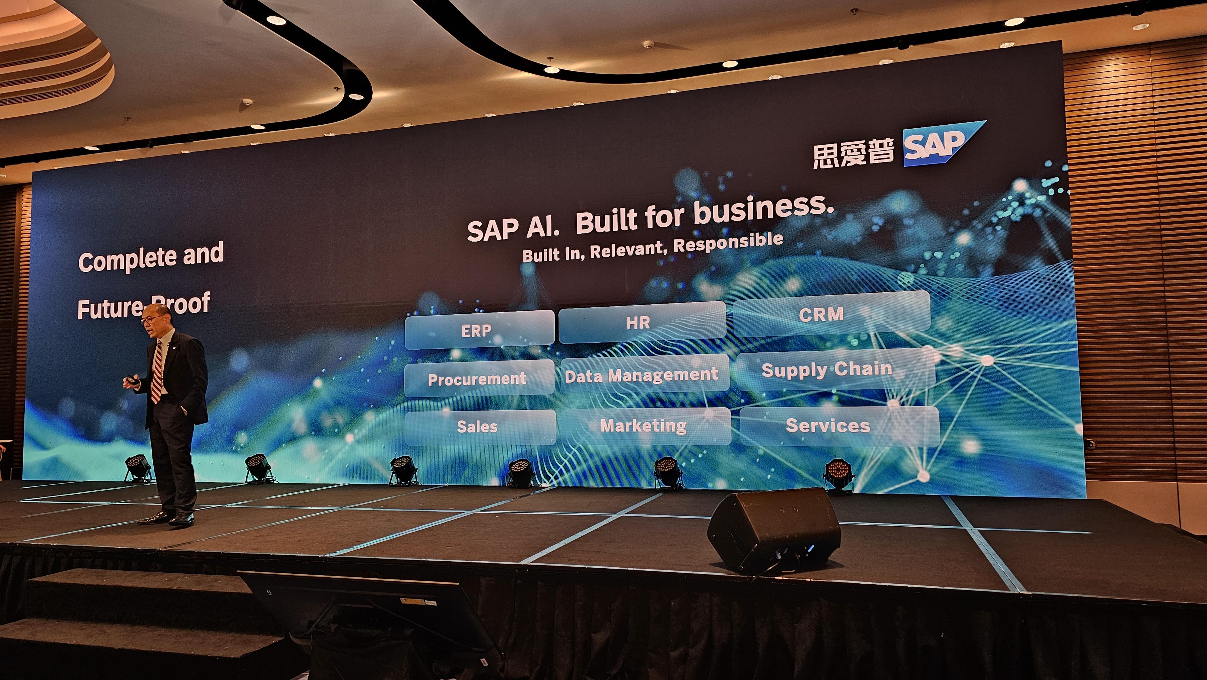 Esmond簡介了SAP全方位雲端企業管理方案所覆蓋的領域。