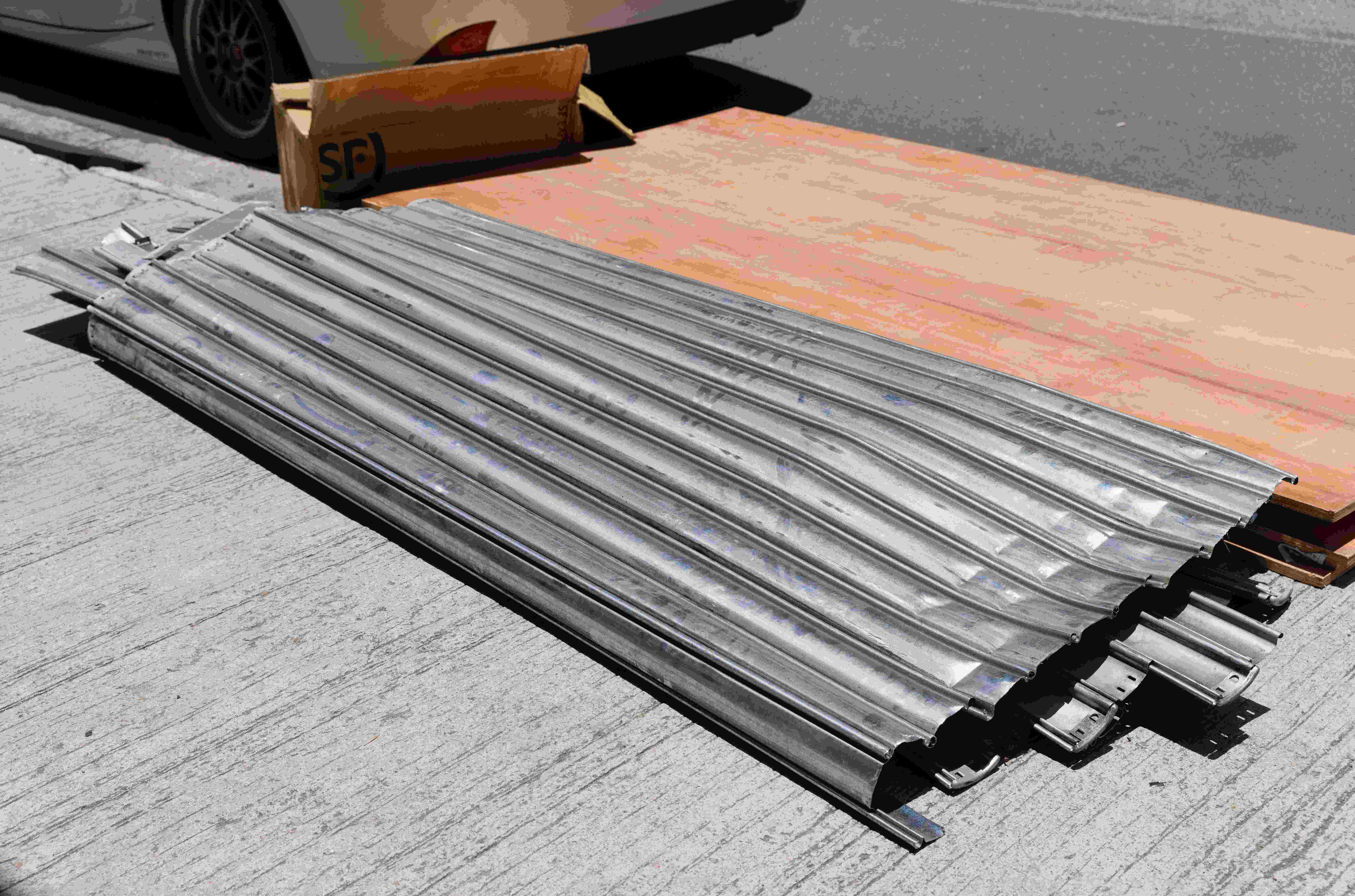 元朗 比亞迪元朗店被撞閘