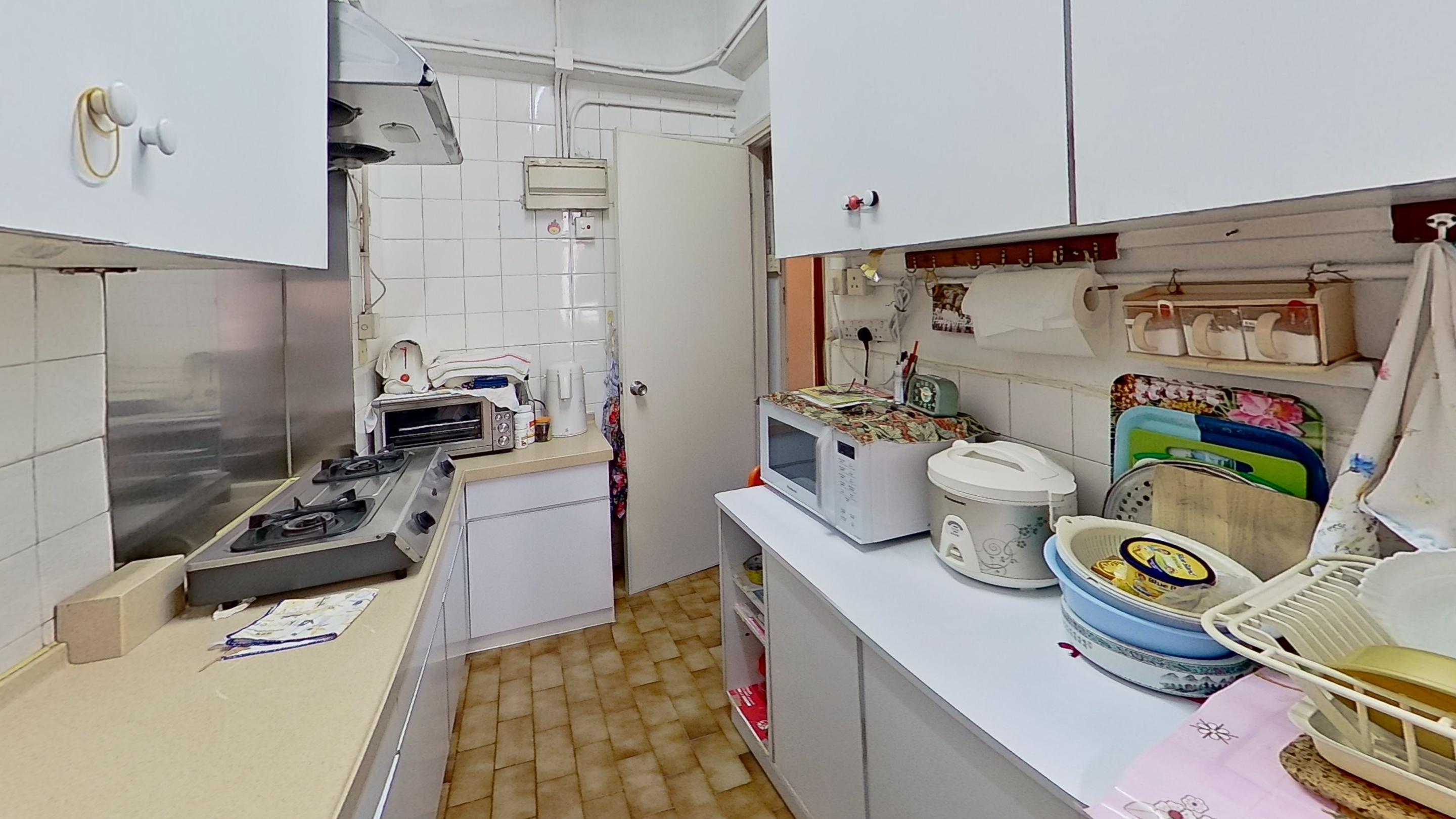 廚房裝修普通,但空間頗寬闊。