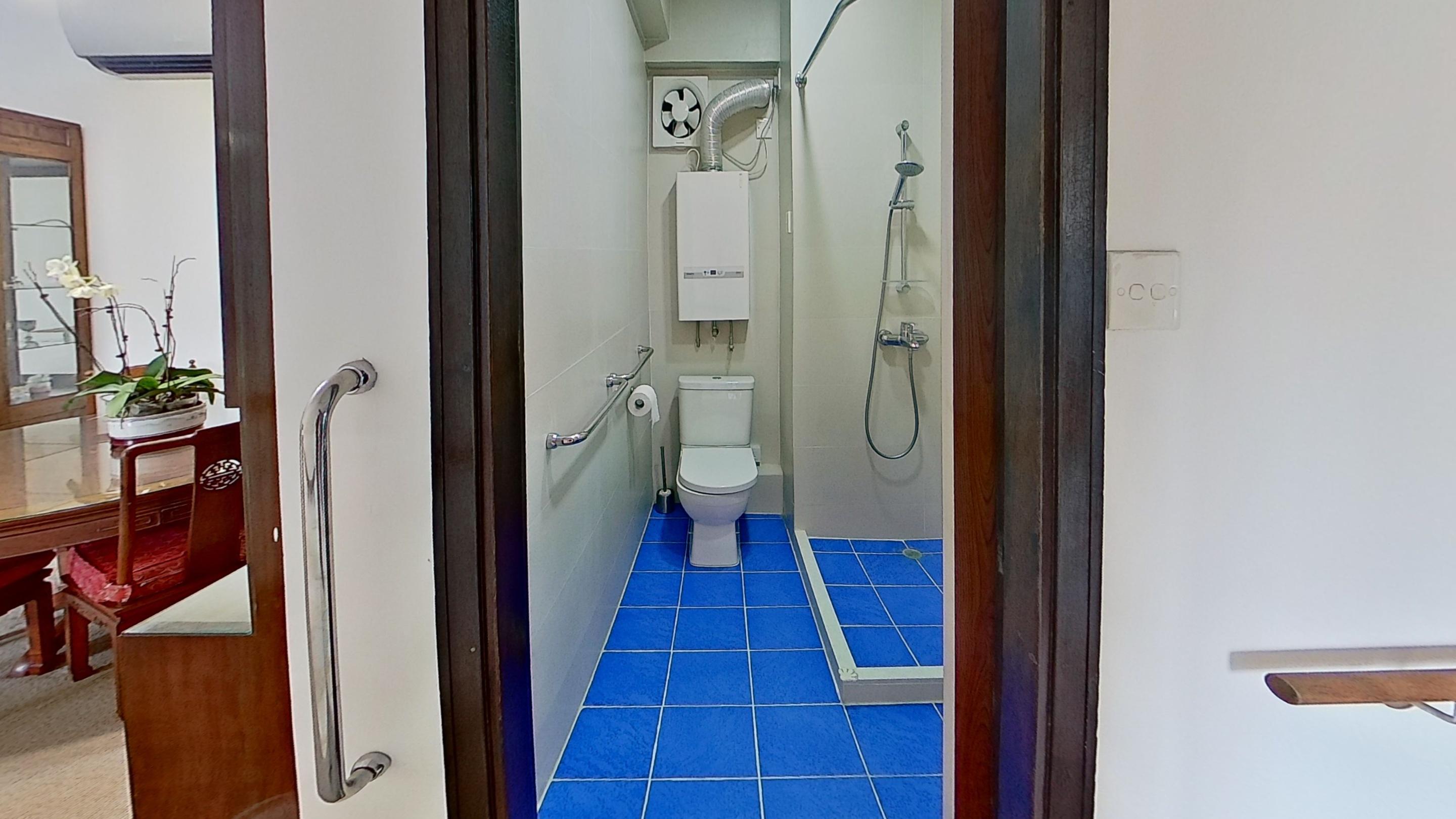 客廁採企缸設計。