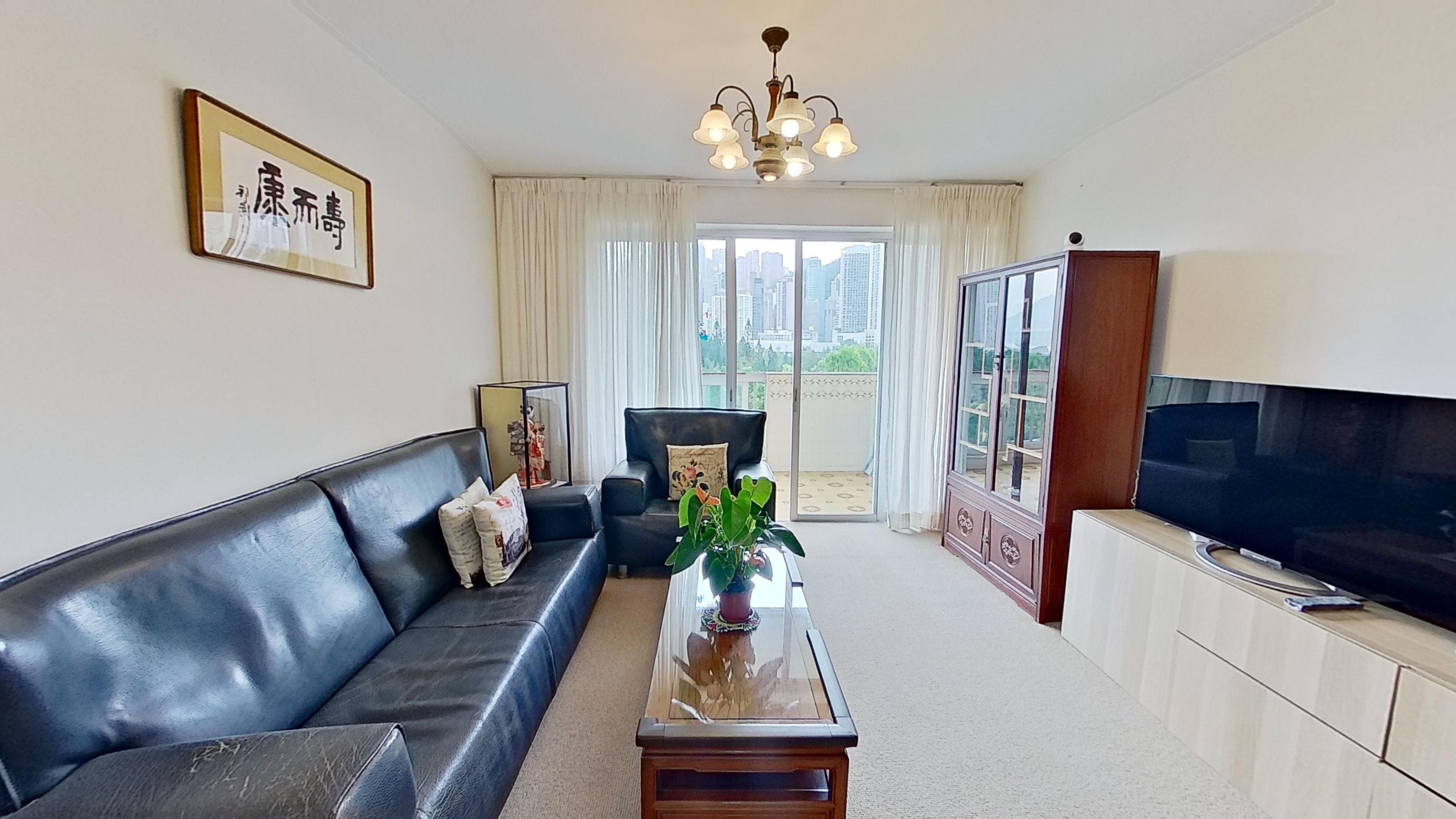 梳化和電視機之間有一定距離,可見客廳空間闊落。