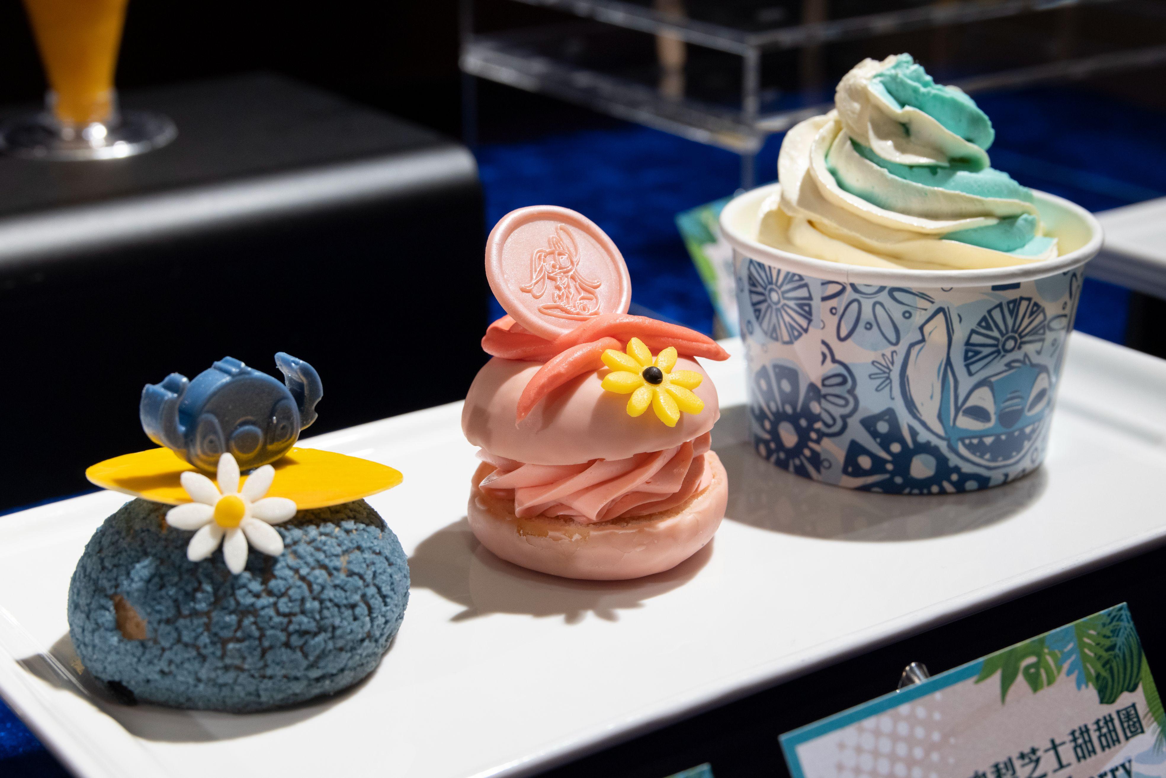 史迪仔主題伯爵茶朱古力泡芙 $50;安琪主題低脂士多啤梨芝士甜甜圈 $38;史迪仔軟雪糕杯 $50