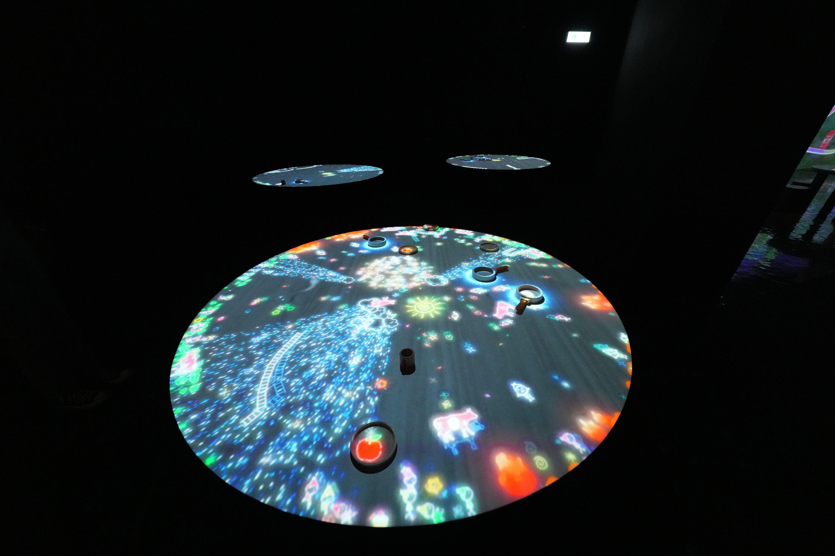 小人所居住的桌子 (陳奕釗攝)