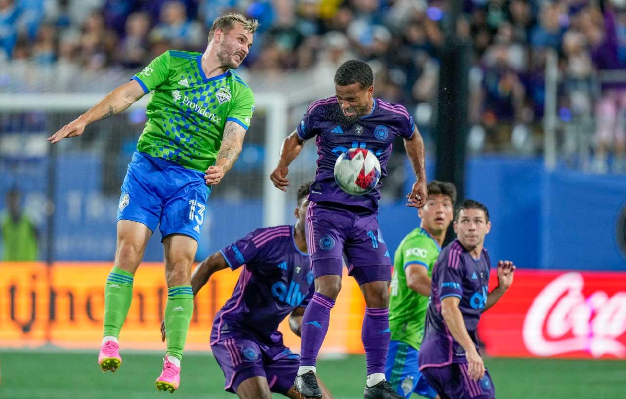 佐敦摩利斯(左)