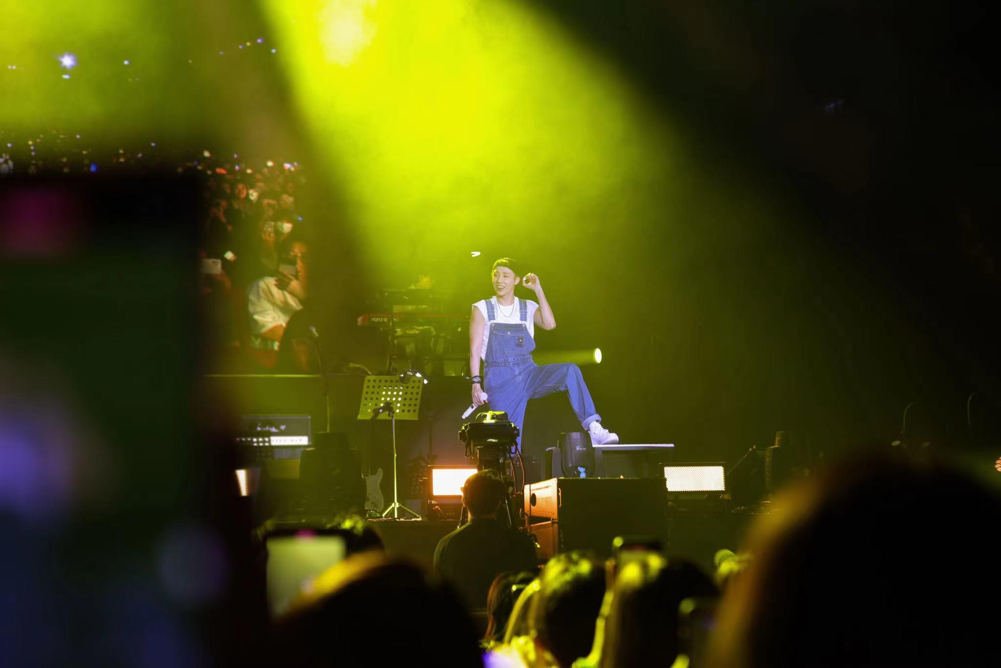 金聖圭大讚香港的夜景非常漂亮。