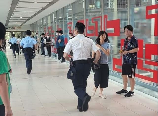 黃大仙男學生遭持叉男追趕 警持盾牌追緝在逃漢