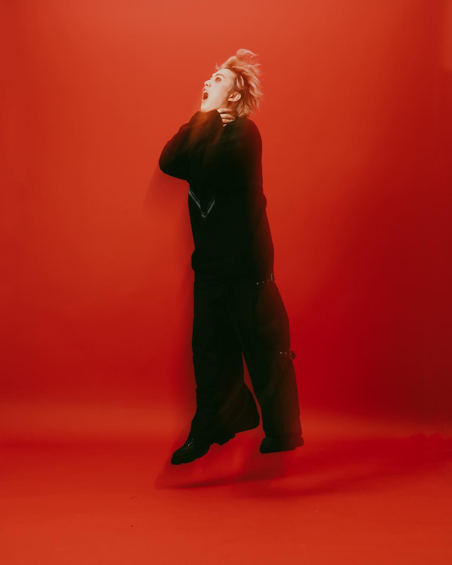 Jer表示拍新歌MV好開心,相中的Jer令人聯想「Let’s burn it to the ground」這歌詞。