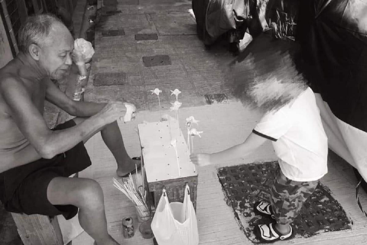 土瓜灣「麵粉伯伯」在區內售賣手作麵粉公仔多年。(網民Victor Yu圖片)