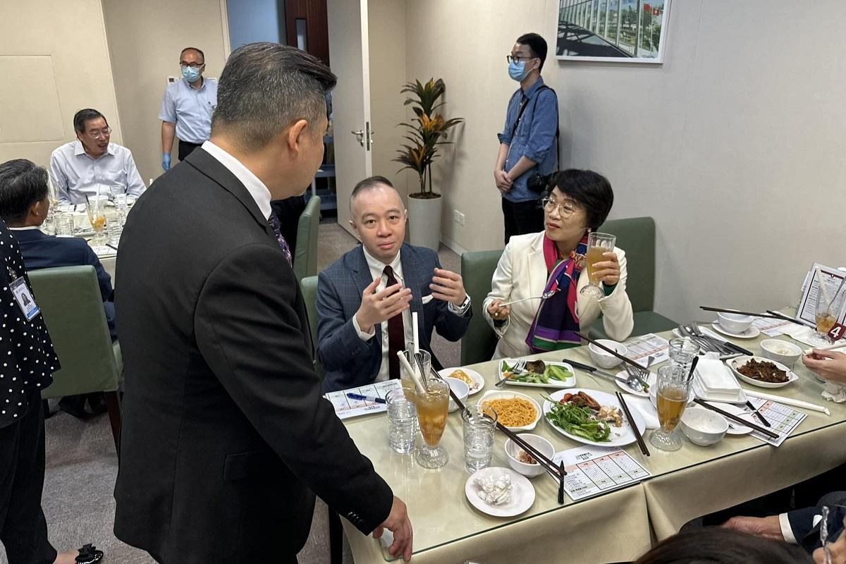 立法會餐廳營辦商今日邀請議員試食新菜式。(陸瀚民FB)