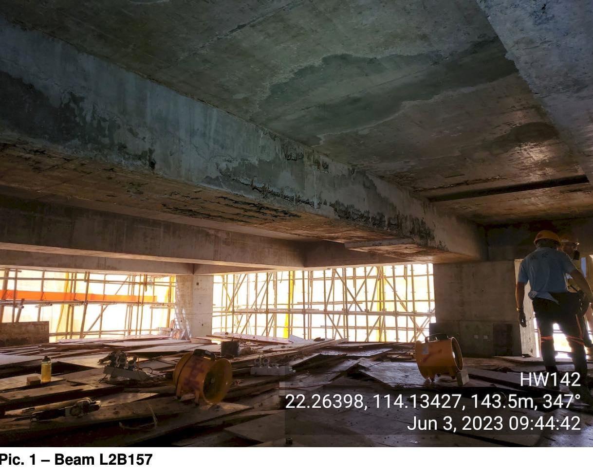 潘焯鴻揭港大校園擴建工程石屎現「蜂窩狀」。(潘焯鴻FB)