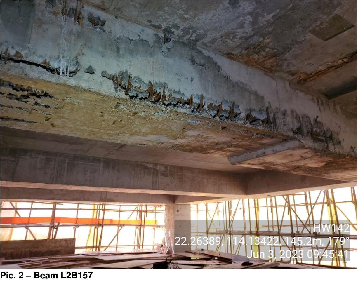 潘焯鴻揭港大校園擴建工程石屎現「蜂窩狀」。(潘焯鴻FB)