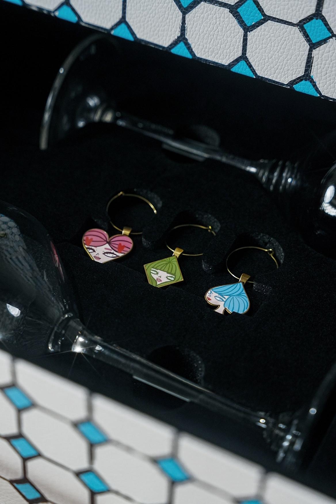 屈臣氏酒窖x本地藝術家Mickco Chan限量葡萄酒禮盒