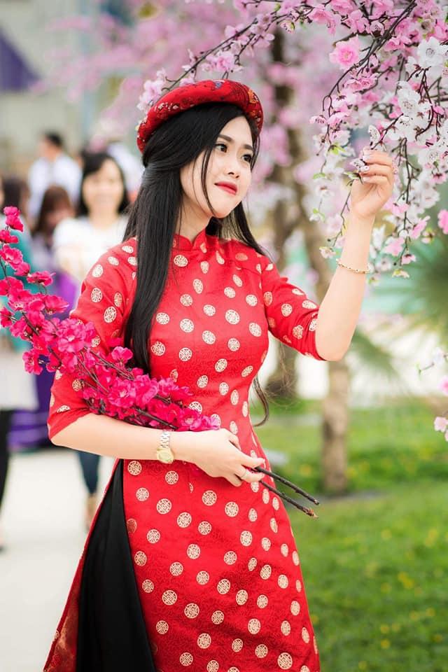 越南傳統奧黛服租借