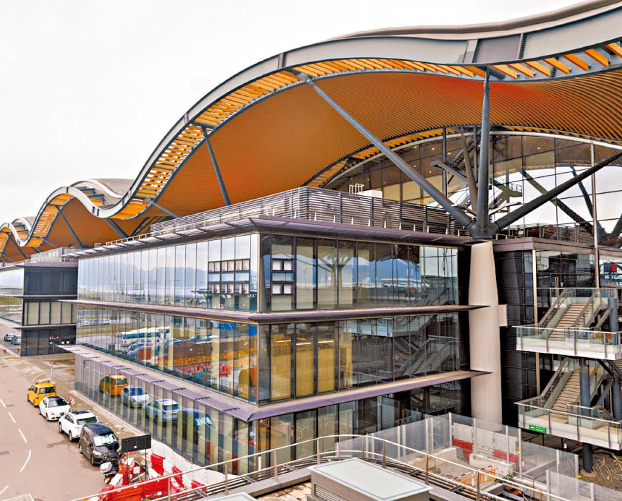 港珠澳大橋港澳跨境貨車安排明實施 。