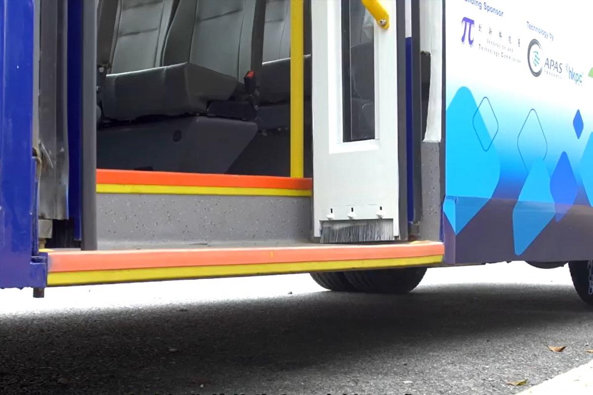 「金路通」為低地台專綫小巴。(汽車科技研發中心影片截圖)