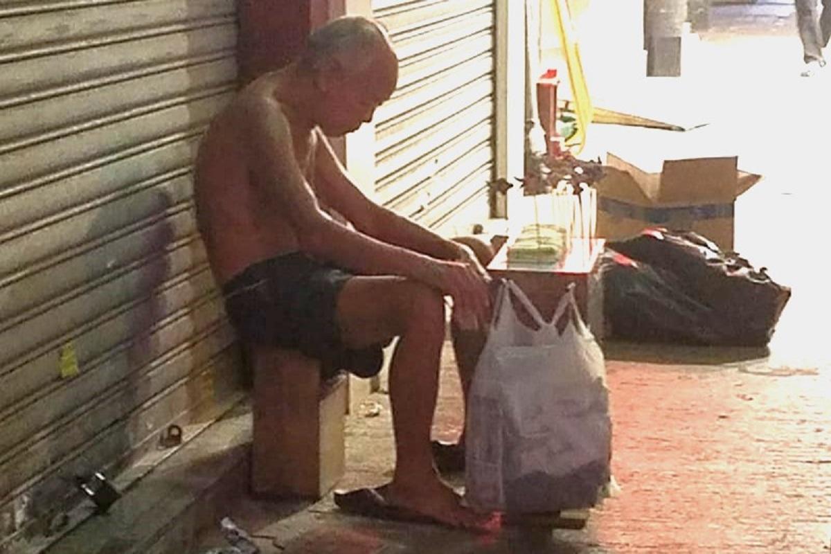 土瓜灣「麵粉伯伯」在區內售賣手作麵粉公仔多年。(網民AnnieAvis Tsang圖片)