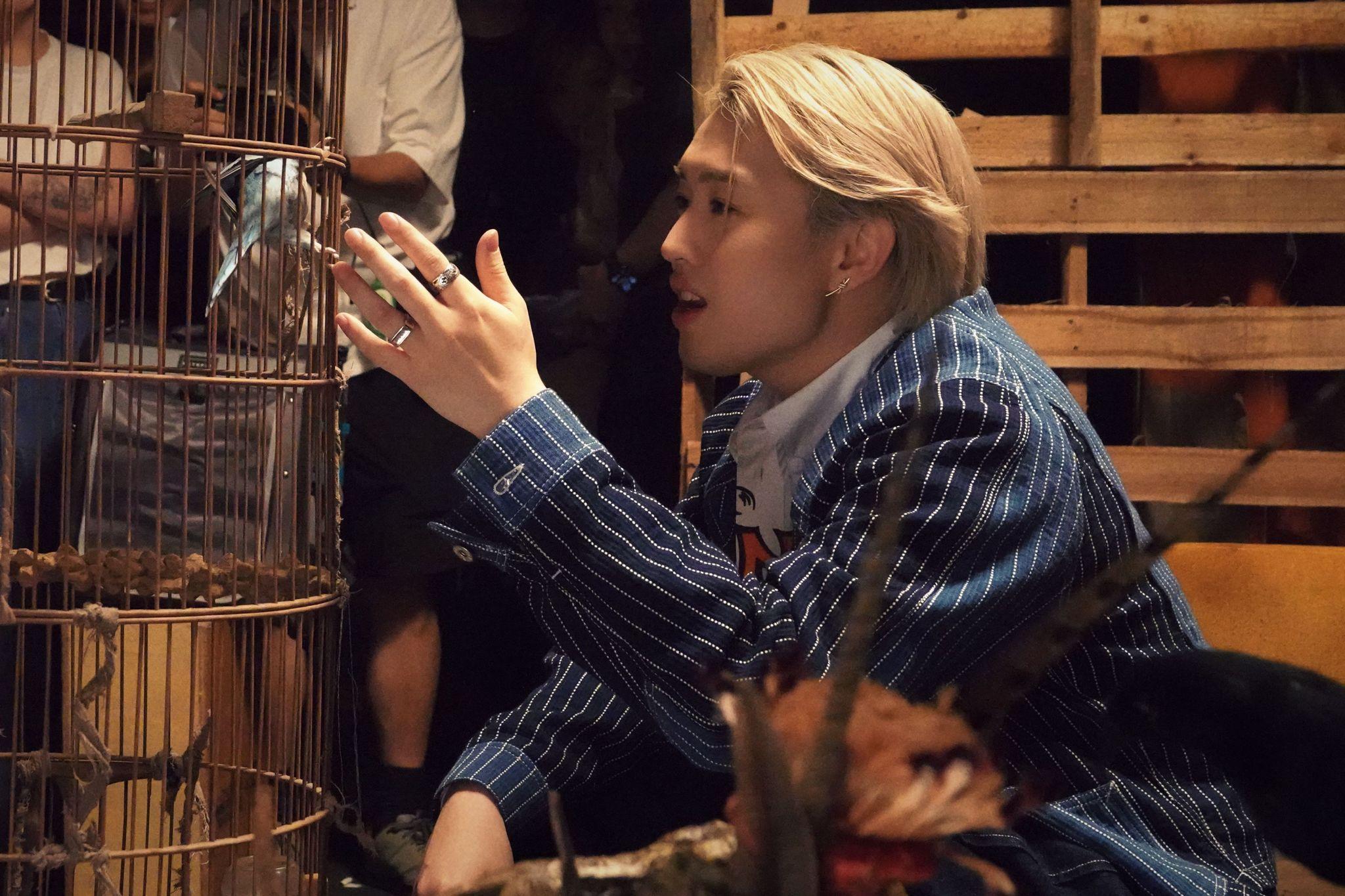 MIRROR今日推出跳唱團歌《SHEESH》。