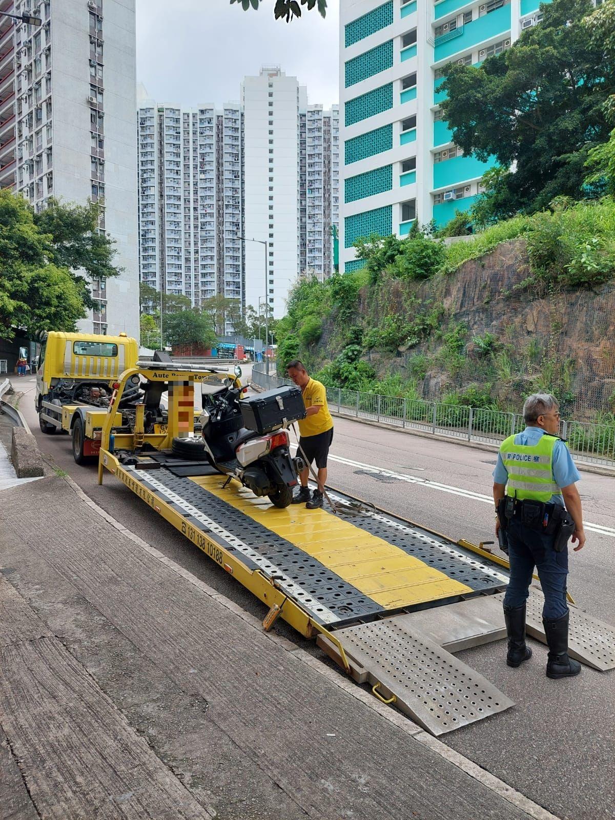 葵青警區針對拆牌違泊拖走1電單車 另向39架停泊逾24小時電單車發傳票