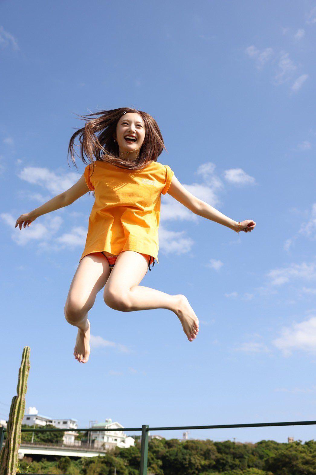 安齊歌戀宣布8月4日推出首本寫真集《in all》。