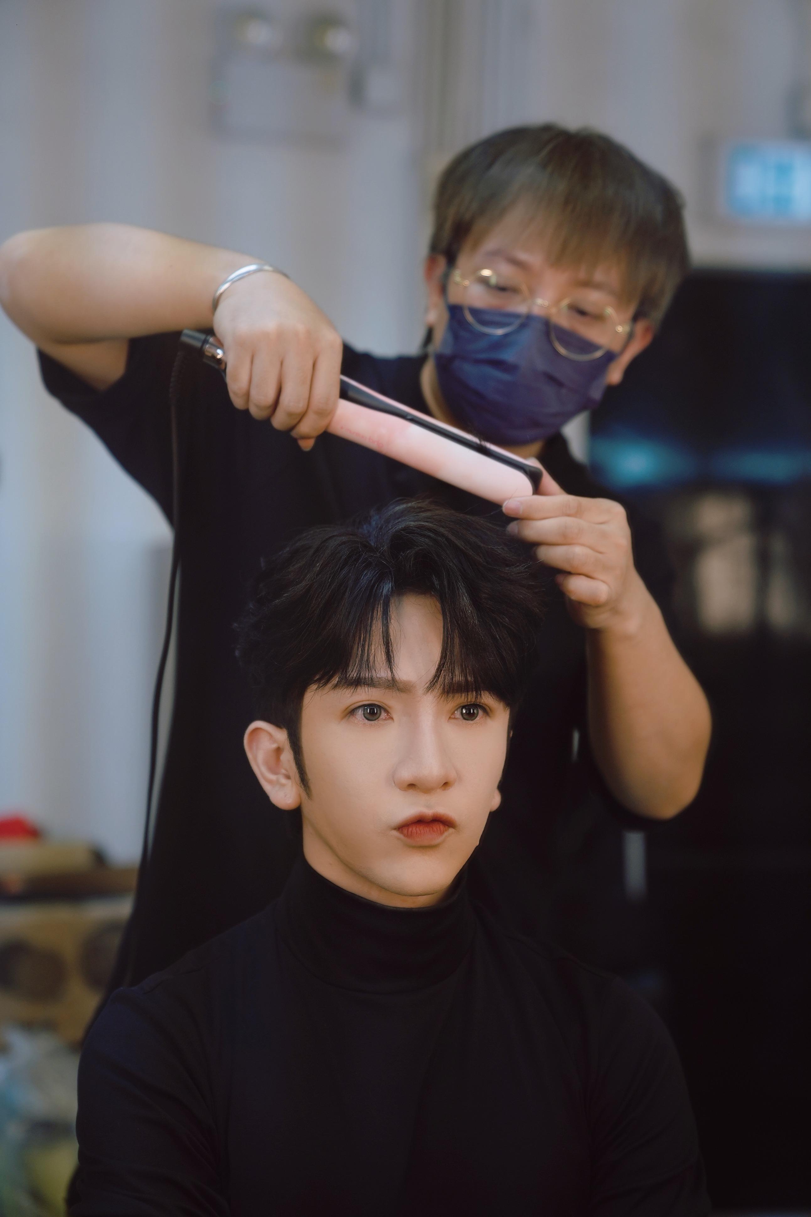 Anson Lo(盧瀚霆)拍攝MV當日率先試用ghd 粉紅限量platinum+專業智能造型夾。