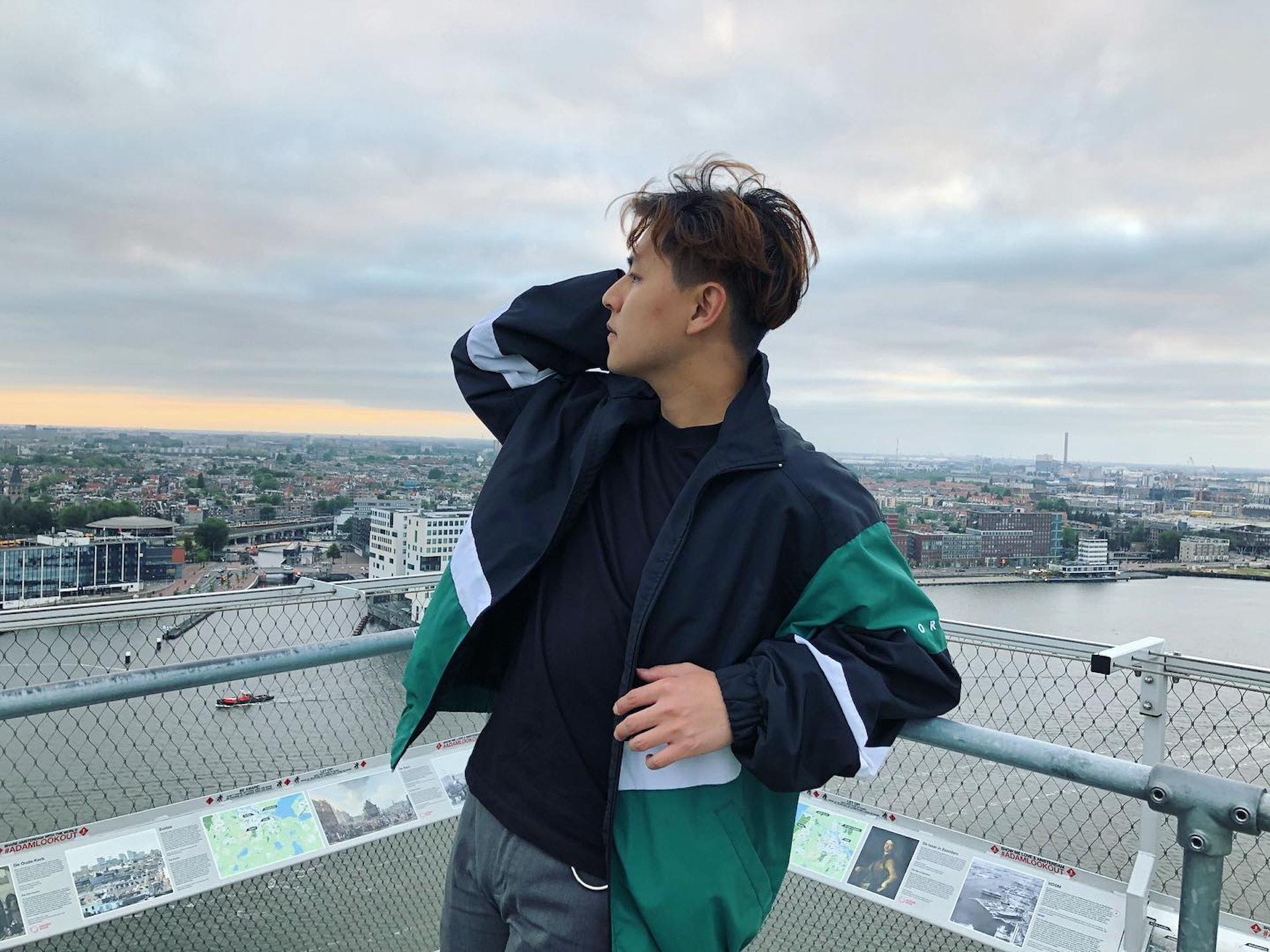 Agassi年前已跟媽咪到荷蘭定居。