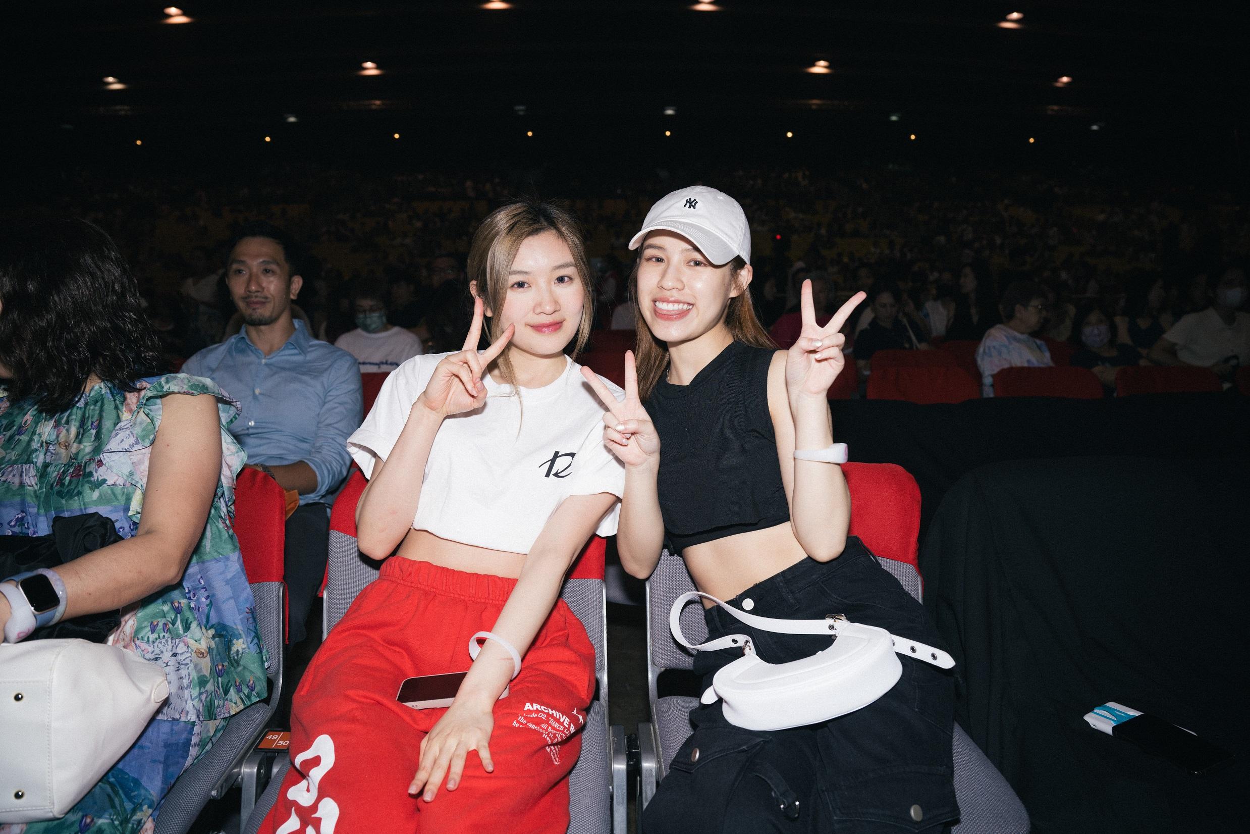 Candy & Winka@COLLAR結伴睇張敬軒演唱會。