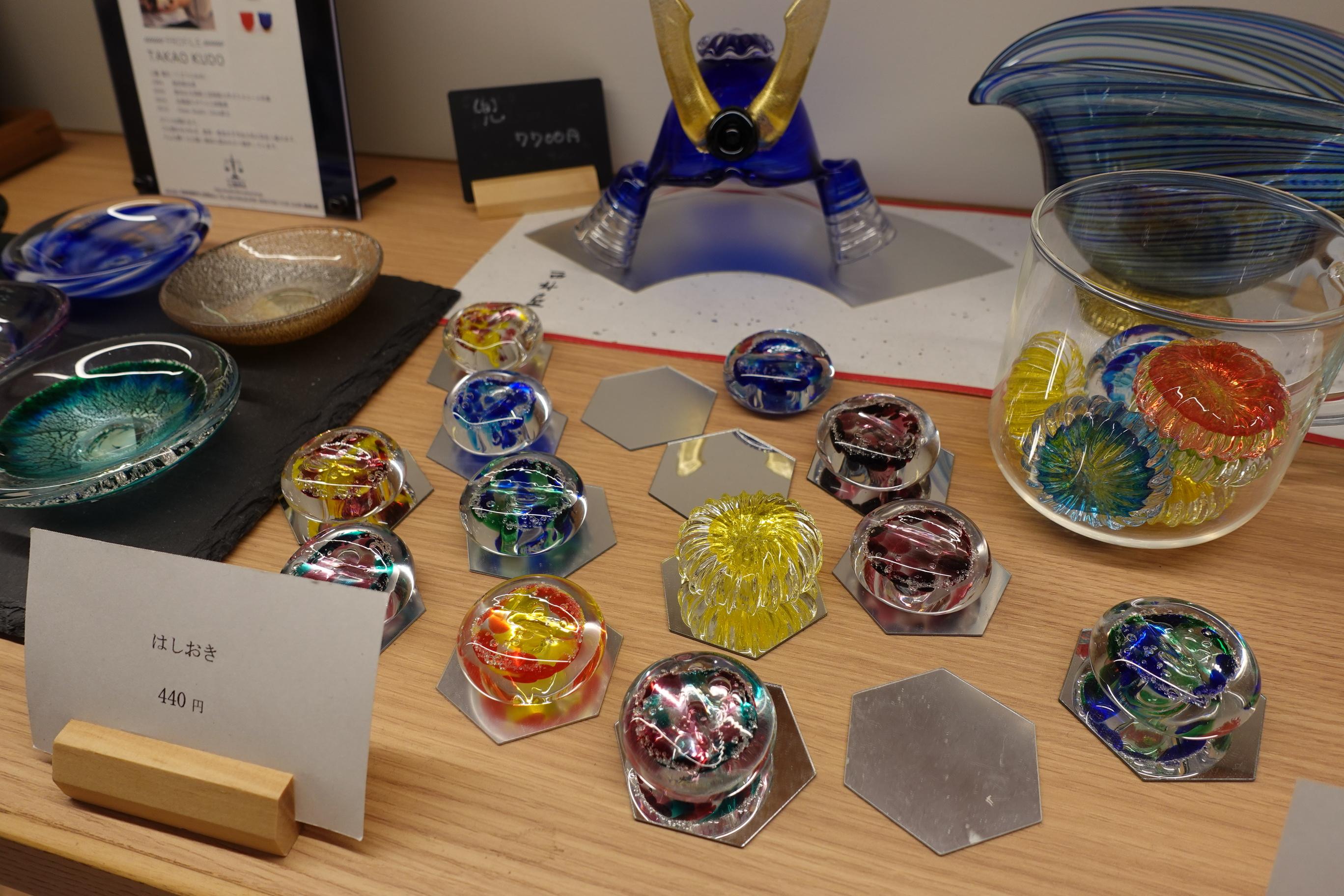 咖啡店的入口為選物店,售賣各種日本產的小物。