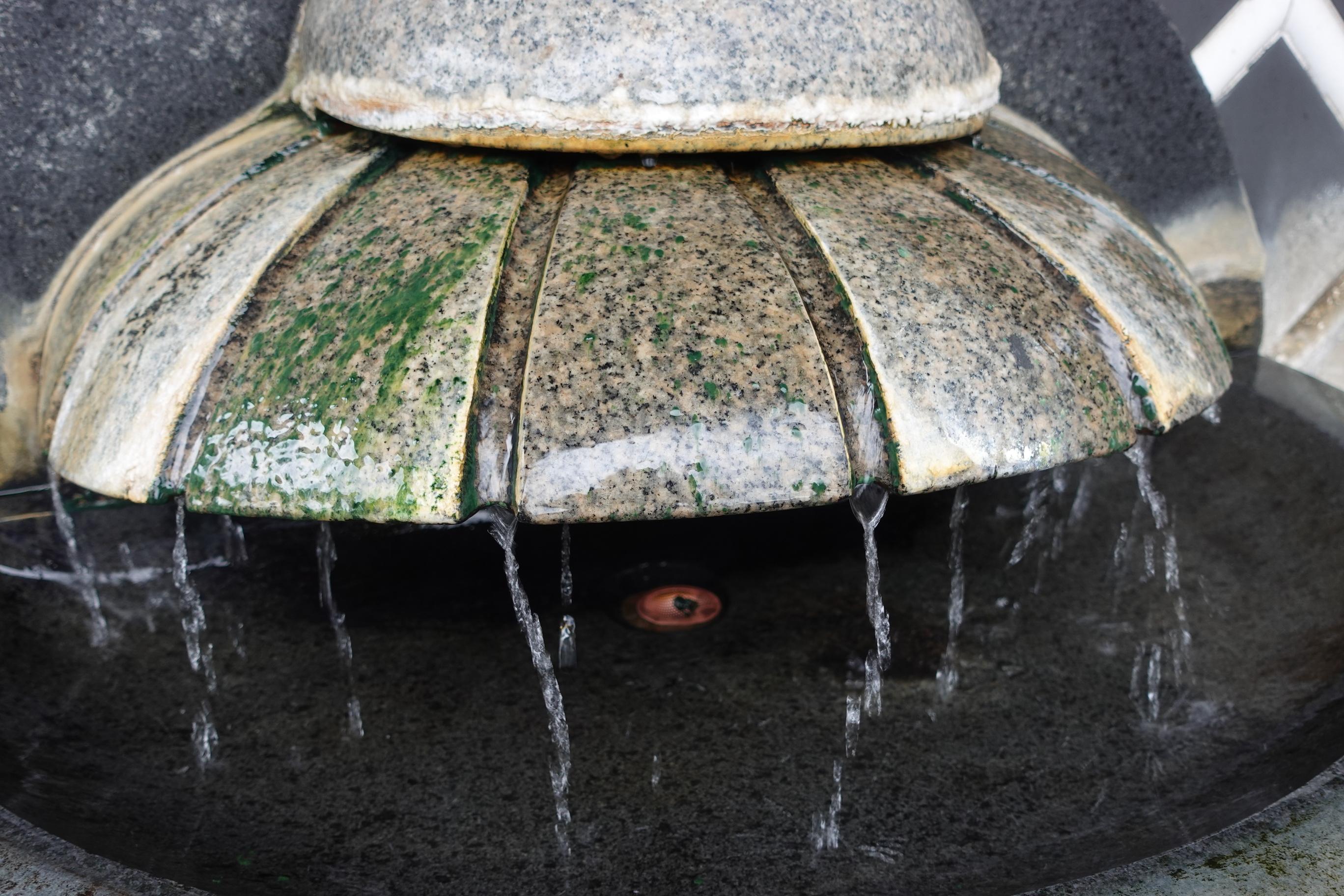 味道味道微鹹,帶一點硫磺味。