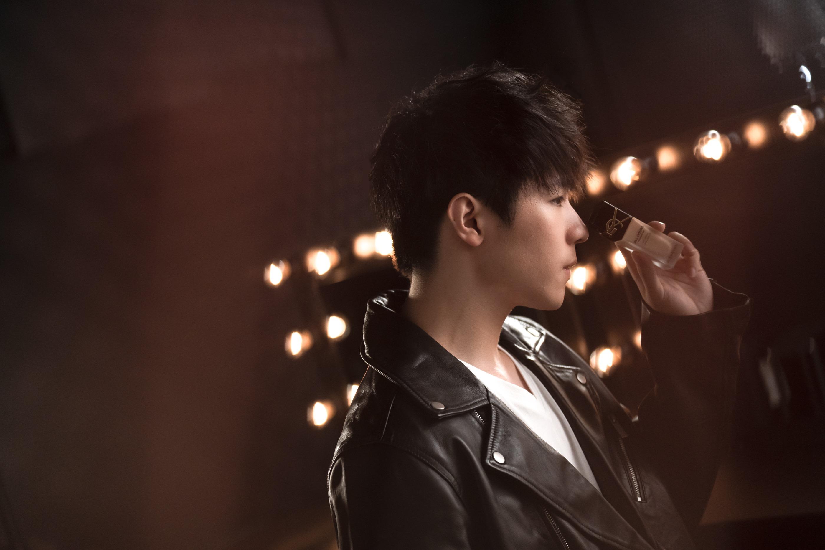 Ian@MIRROR再次為YSL Beauty粉底液拍攝廣告。