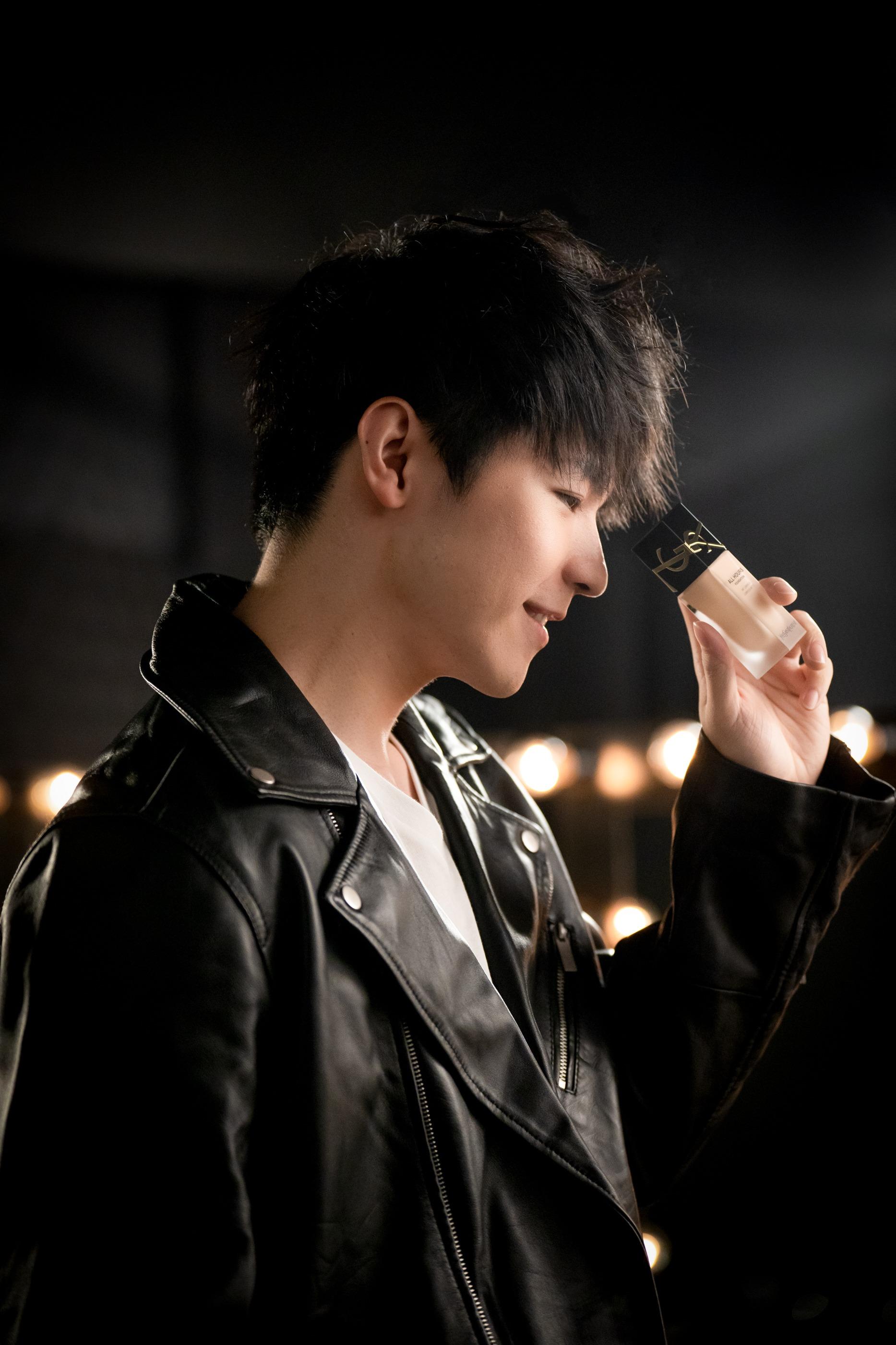 Ian@MIRROR再次為YSL Beauty粉底液拍攝廣告。