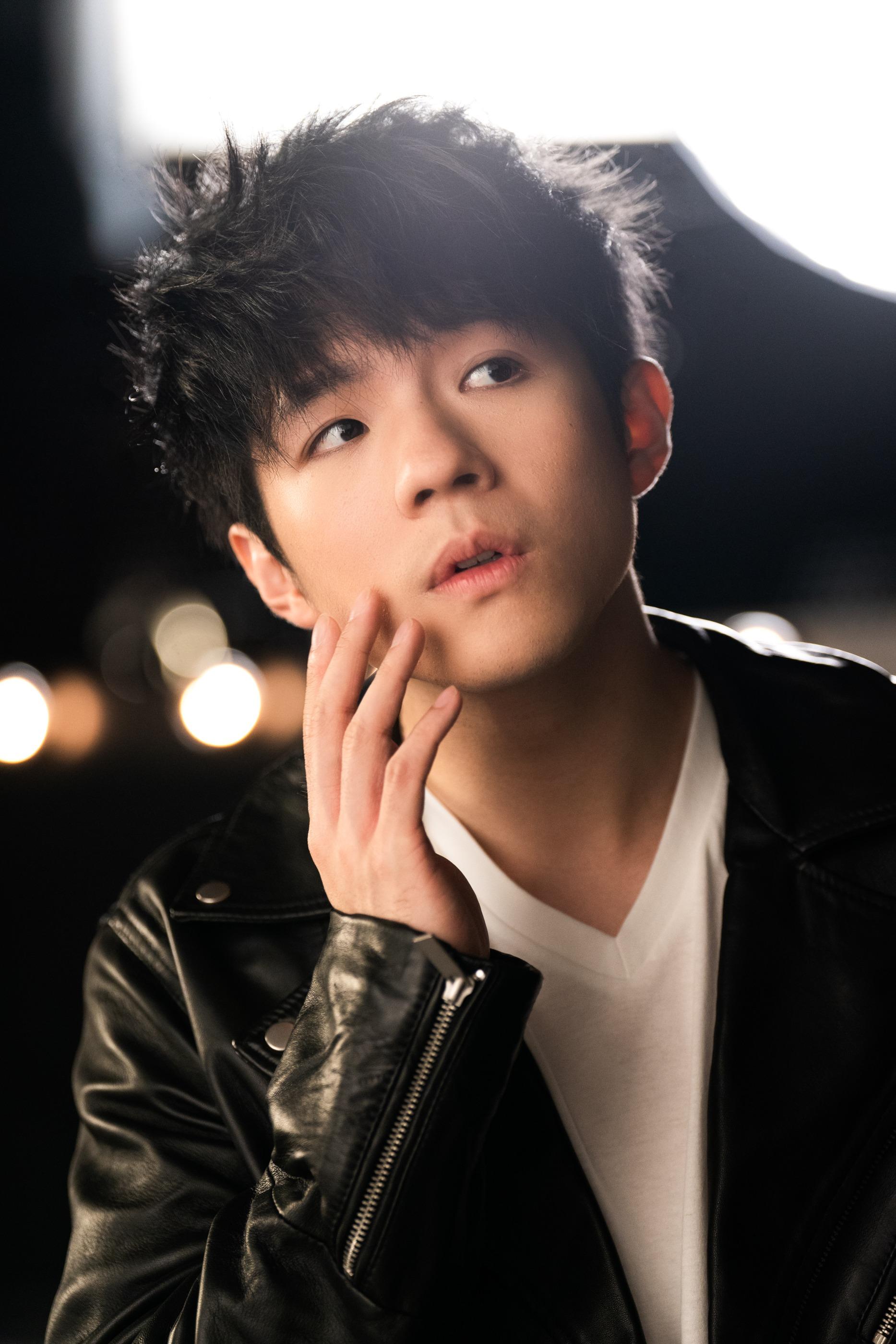 Ian@MIRROR再次為YSL Beauty粉底液拍攝廣告。