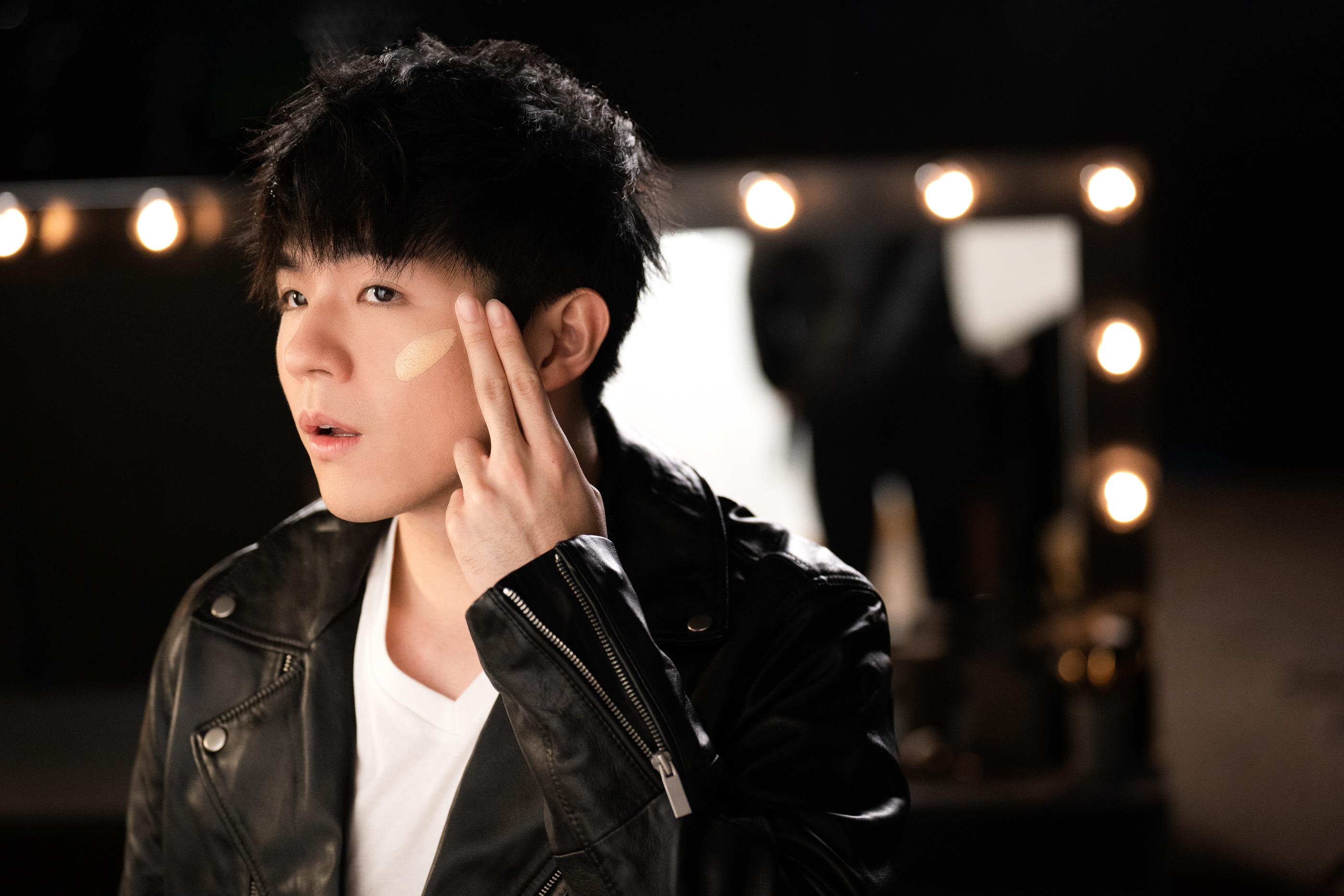 Ian@MIRROR再次為YSL Beauty粉底液拍攝廣告。