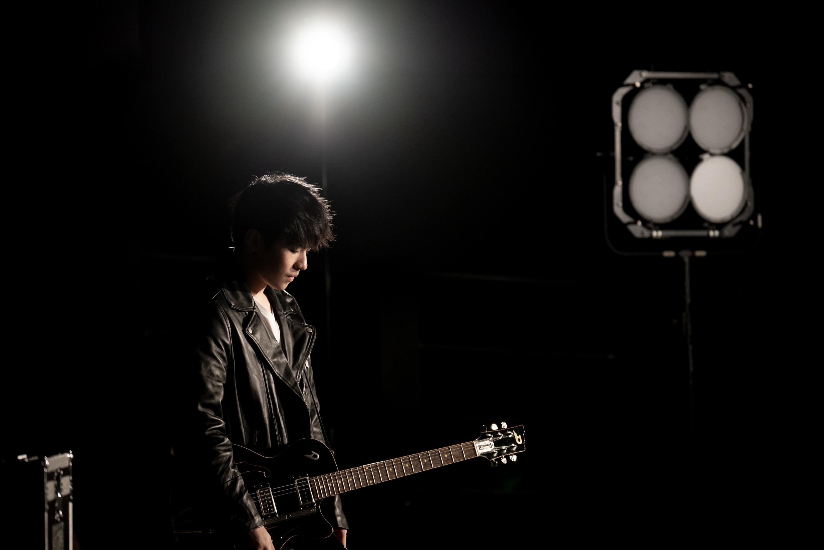 Ian@MIRROR再次為YSL Beauty粉底液拍攝廣告。