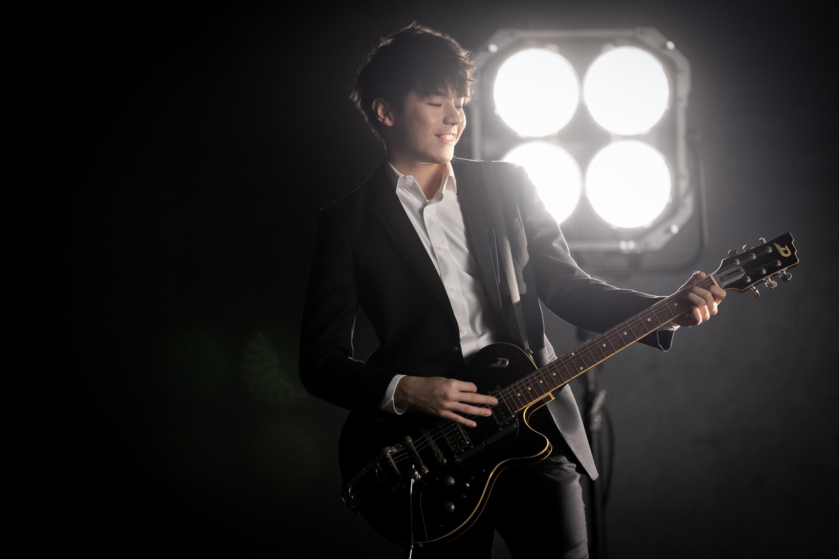 Ian@MIRROR再次為YSL Beauty粉底液拍攝廣告。