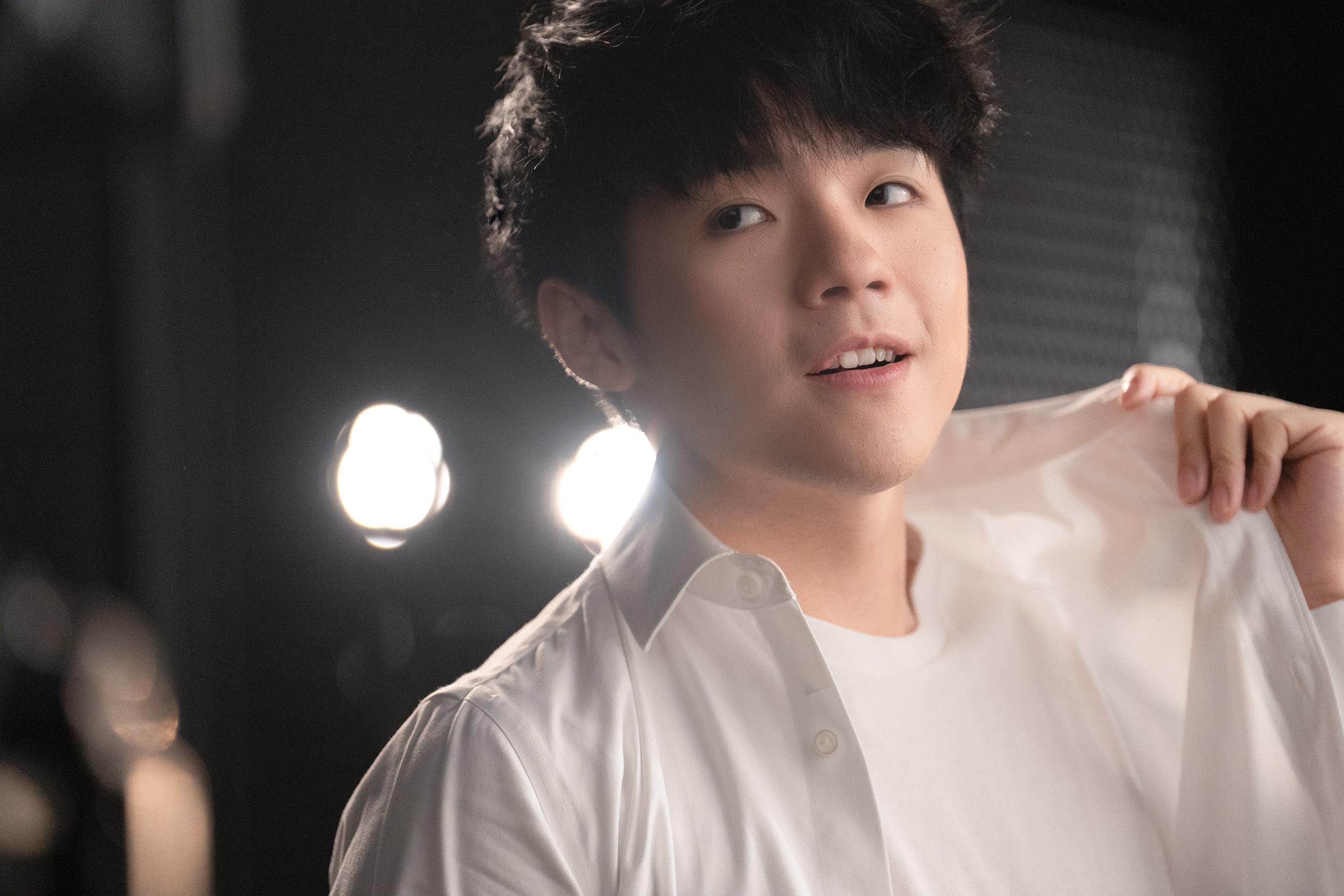 Ian@MIRROR再次為YSL Beauty粉底液拍攝廣告。