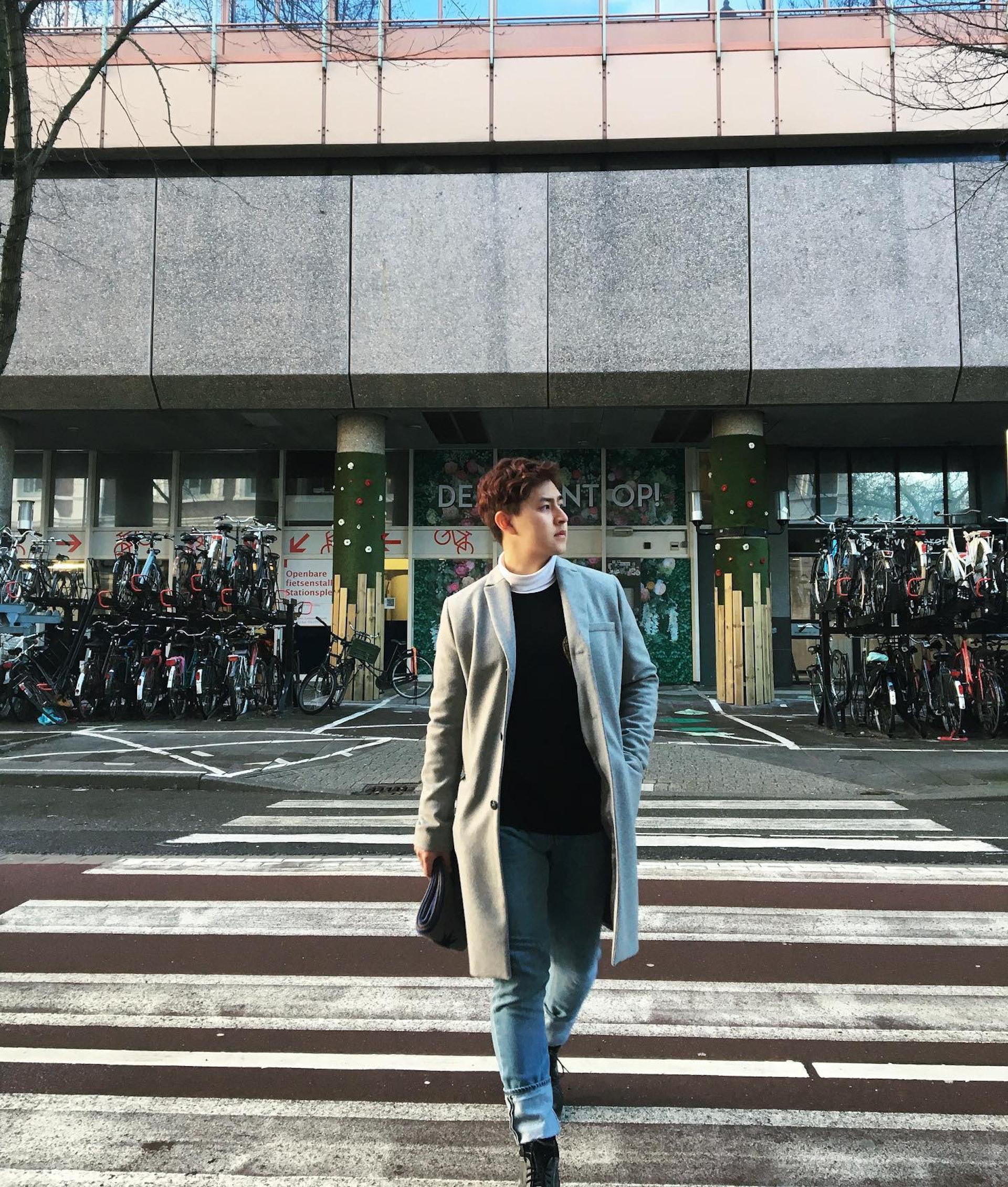 網民認為Agassi樣貌拍得住細佬。