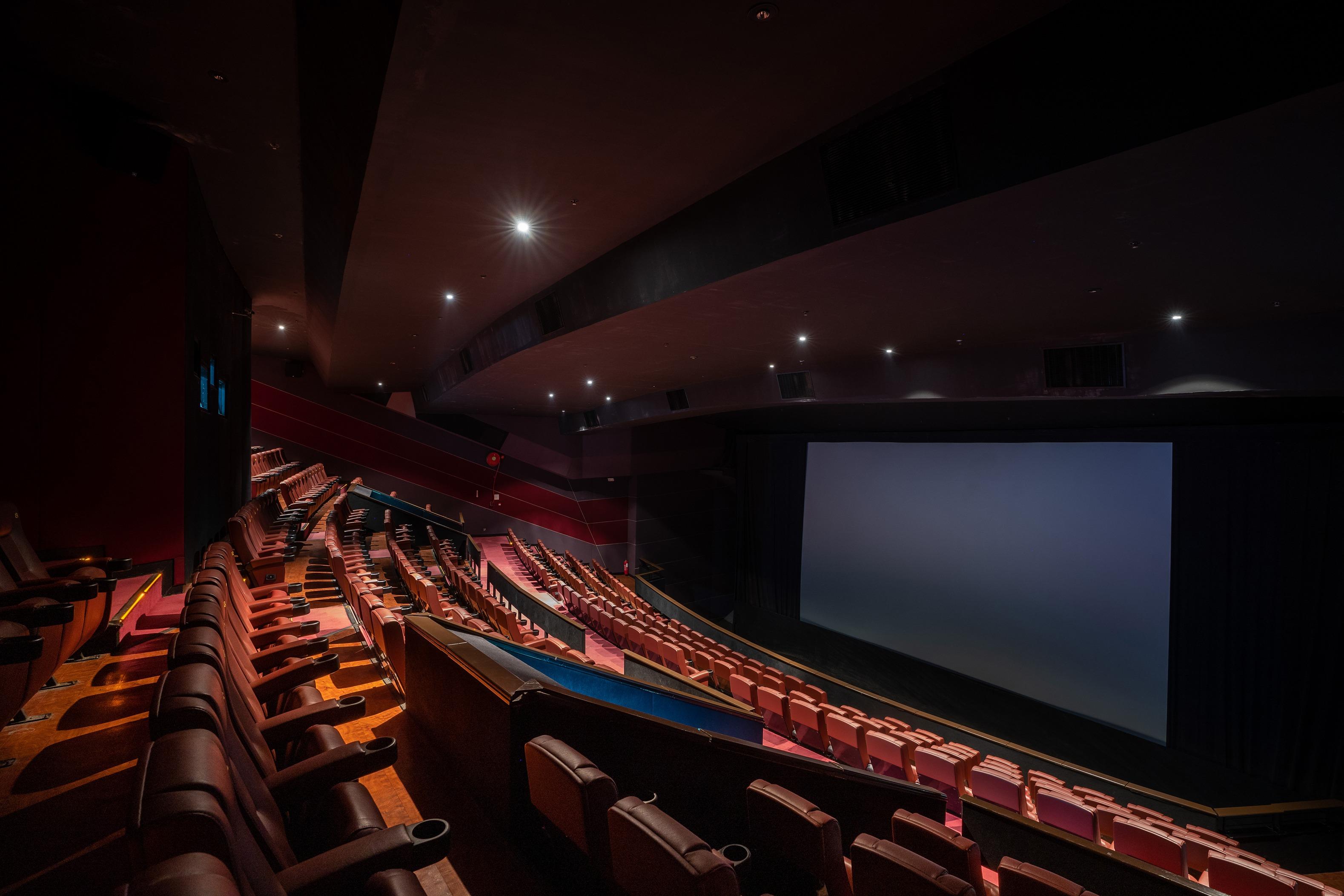 2院則設有278個座位,銀幕面積達6.6 x 14.5 米