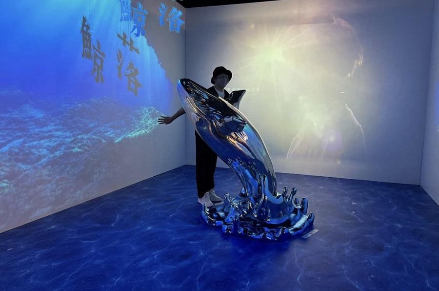 見到鯨魚,當然係代表歌曲《鯨落》啦。