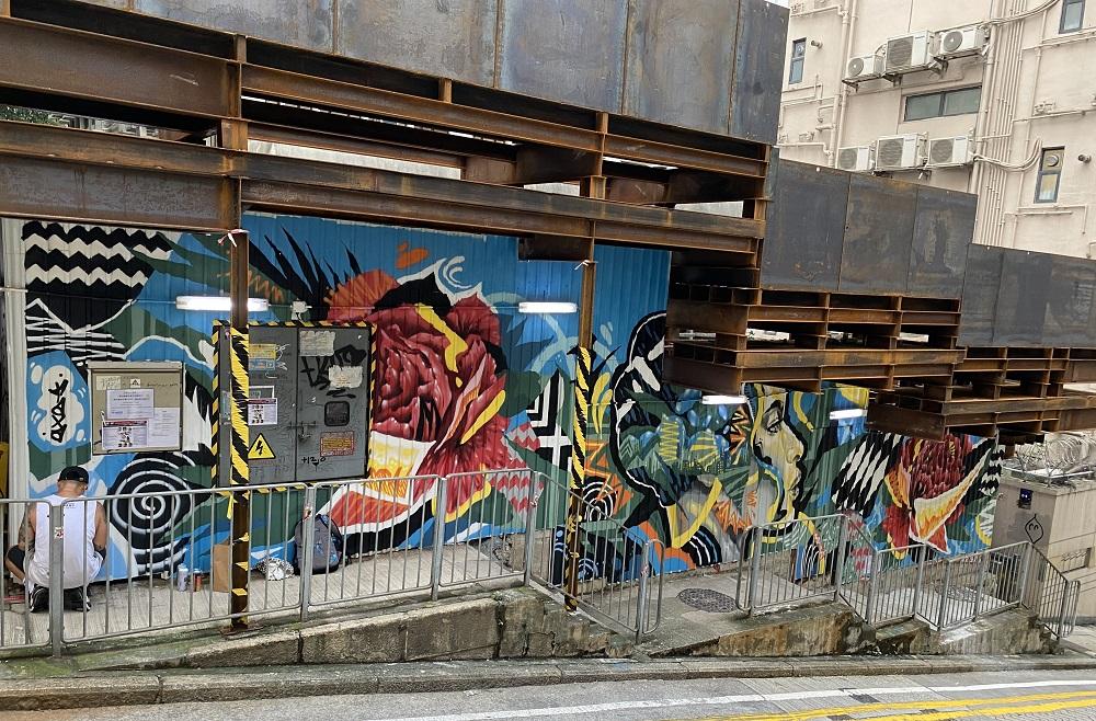 當中四幅壁畫將會於灣仔,包括由聯合國難民署贊助人、林健忠曉陽慈善基金會創辦人林健忠博士借出所位於皇后大道東及聖佛蘭士街的外牆、The Vine Church及藍屋展出。