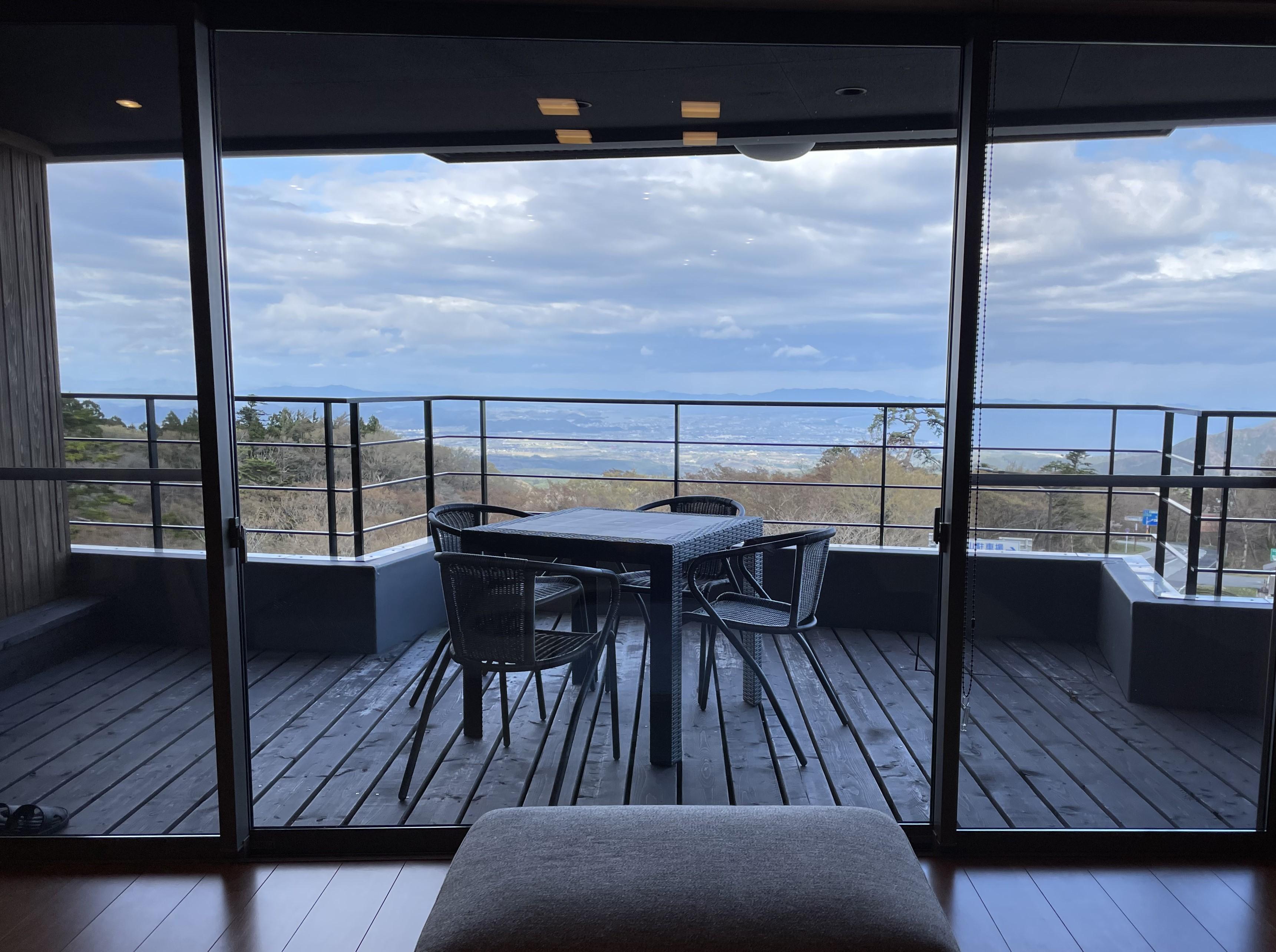 兩間房都有露台,一起身就可以睇到靚景!